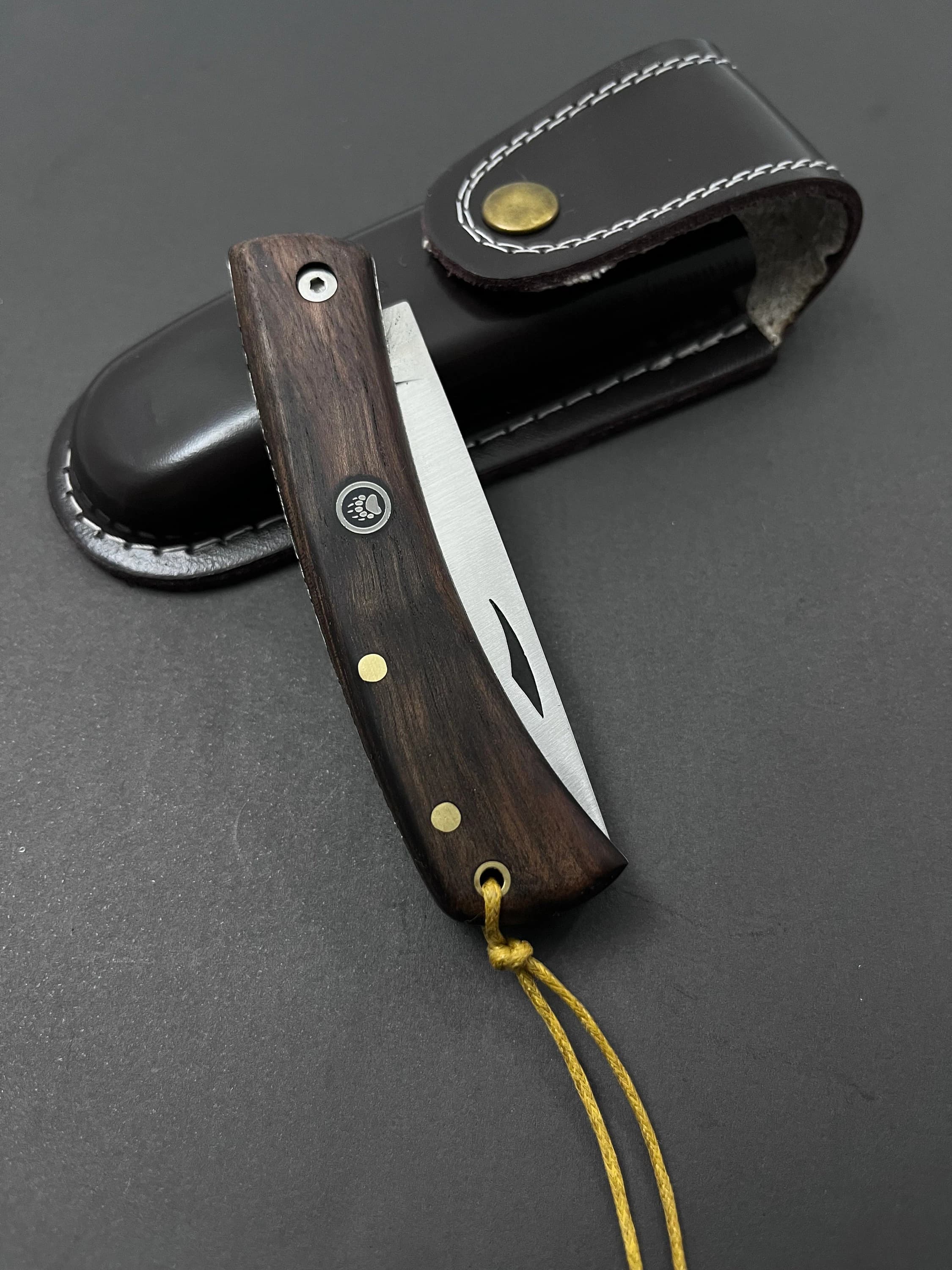 Engraved Camping Knife: Handmade Folding Pocket Knife Gift for Groomsmen