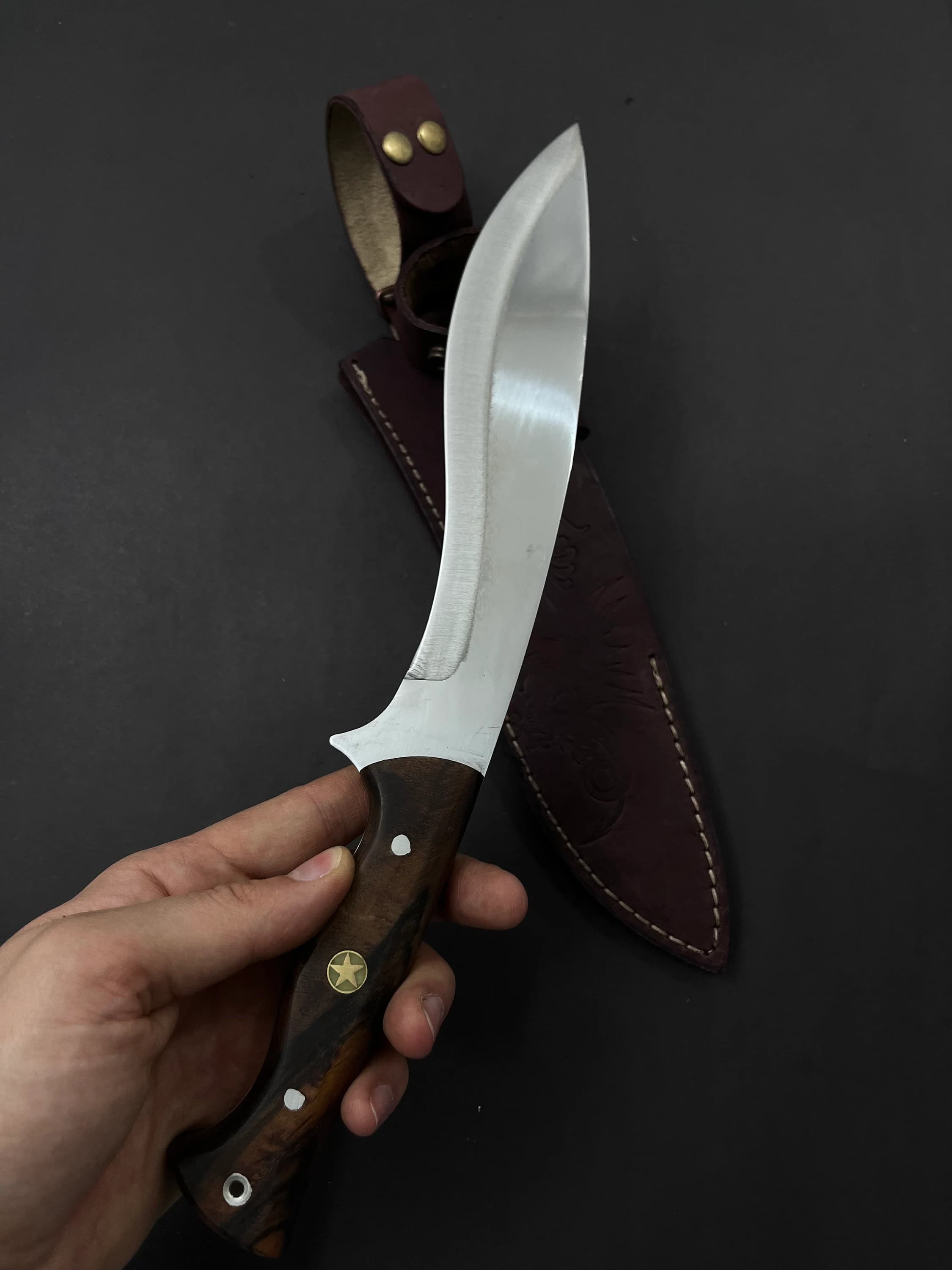 Handmade Kukri Knife: 13.3" Full Tang 4116 Steel Blade, Walnut Handle, Leather Sheath - image 3