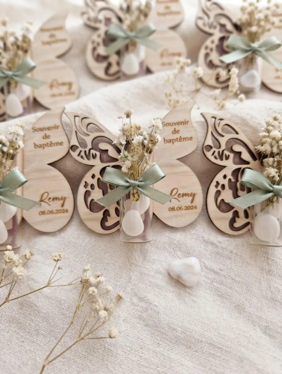 Faveur de Baptême Papillon en Bois gravé et Personnalisée - Cadeau Invité Naissance & Baby Shower dragée blanche noeud vert sauge - image 4