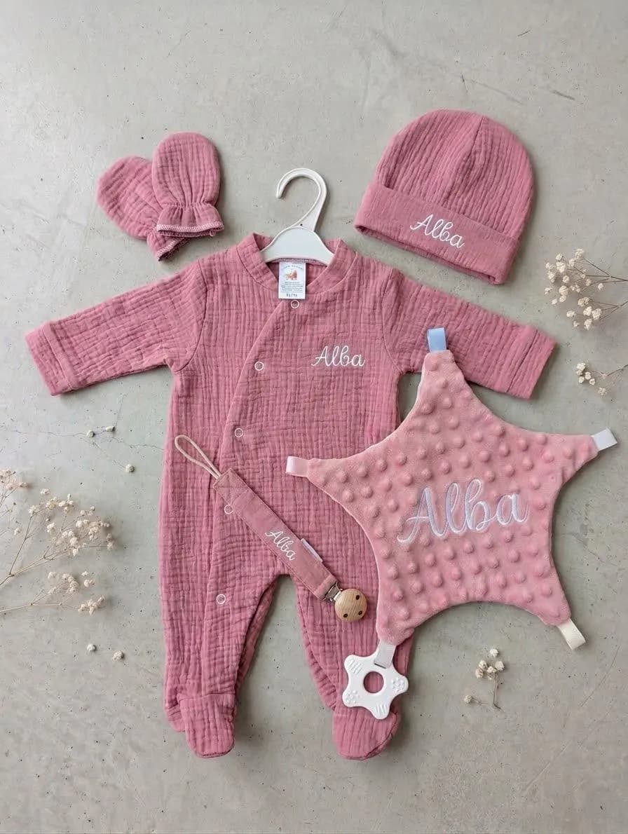 Kit Naissance Personnalisé Gaze de Coton rose Pyjama, Bonnet, doudou et attache tétine Brodés avec Prénom - Cadeau naissance
