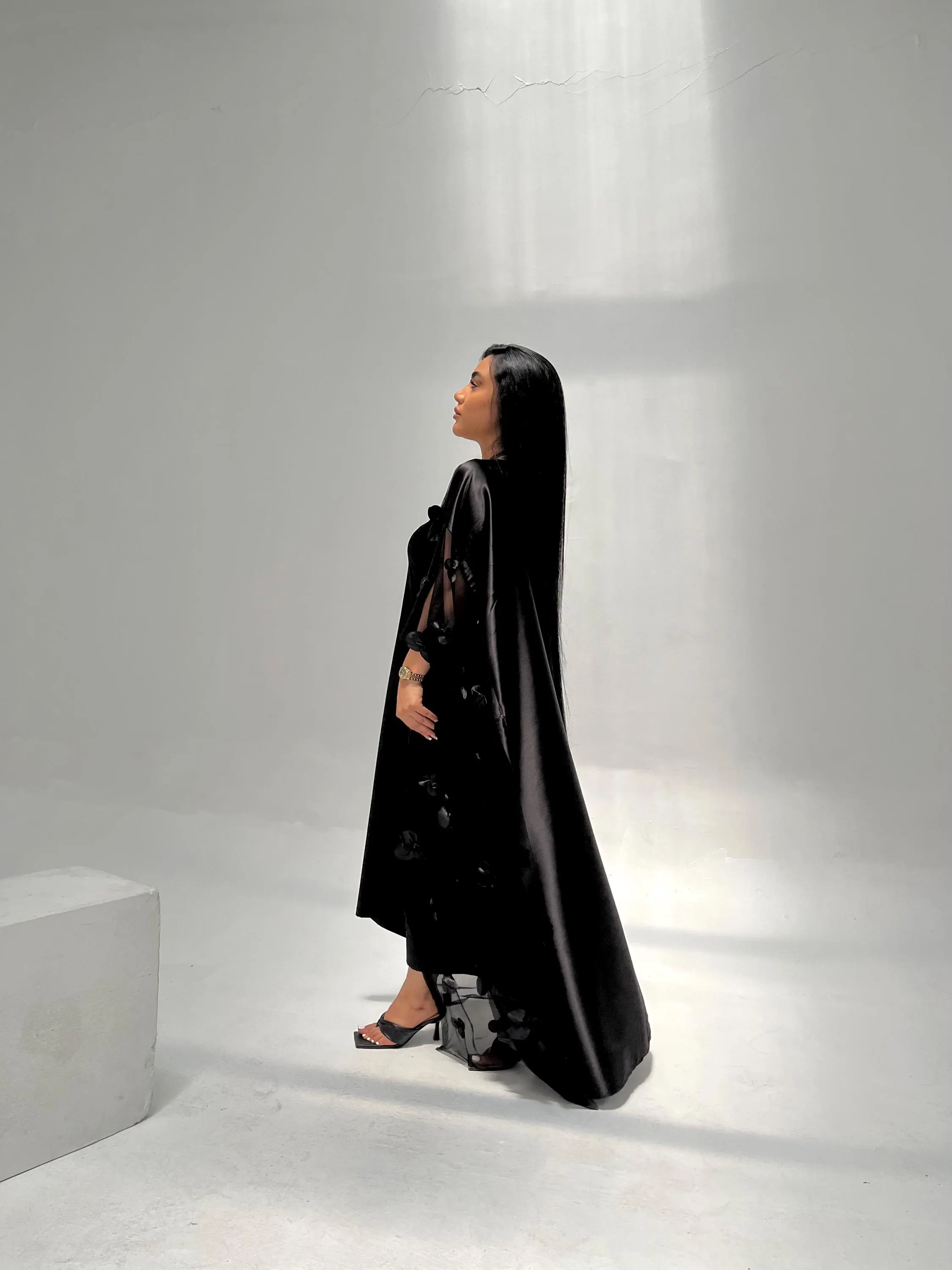 Elegant Black Abaya: 3D Floral Open Front Kimono, Modest Outfit - image 3