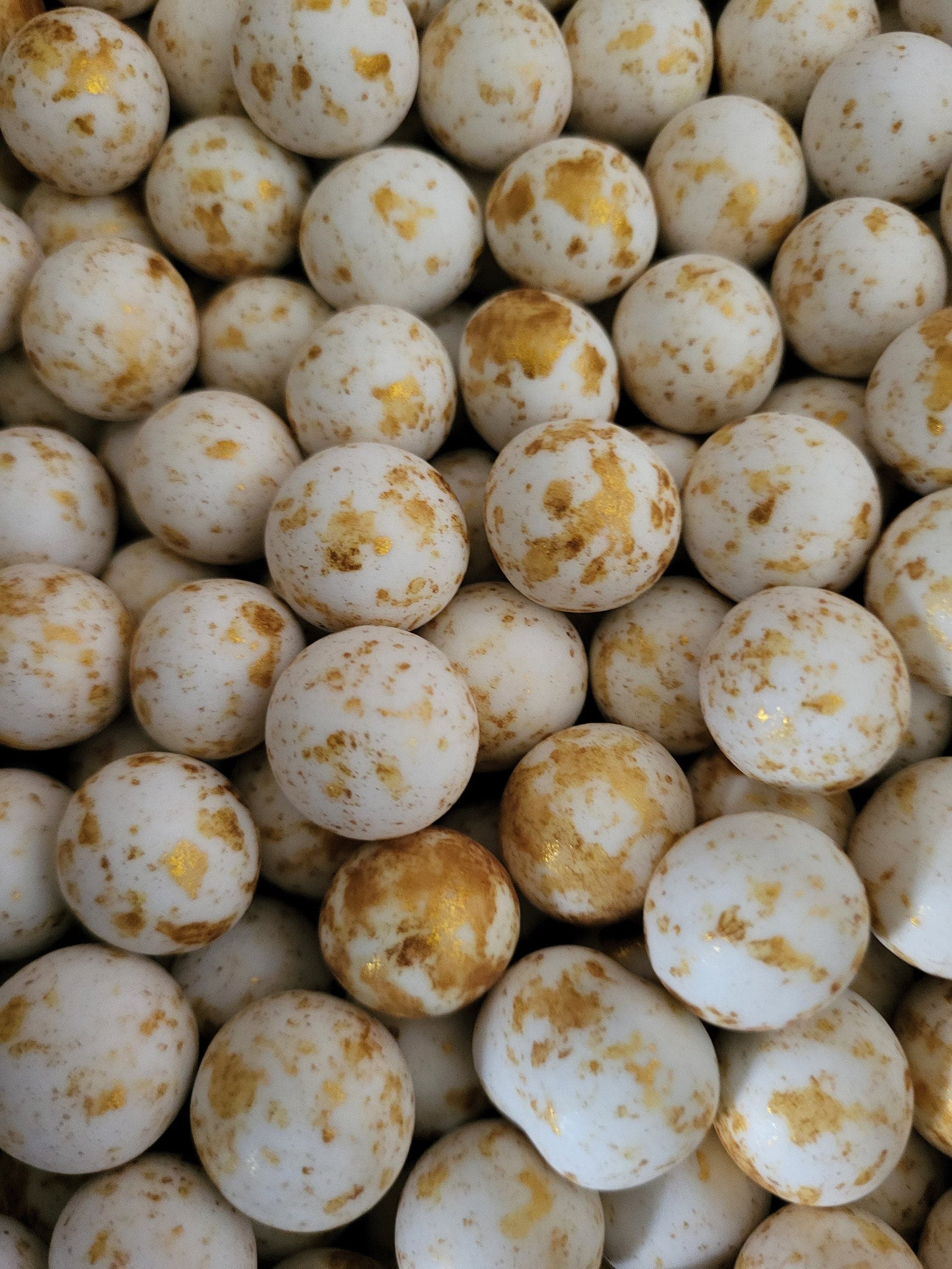Gold White Chocolate Crispy Balls - 15mm Large Choco Sprinkles - Luxury Cake Toppers for Wedding, Birthday, Anniversary - 130g