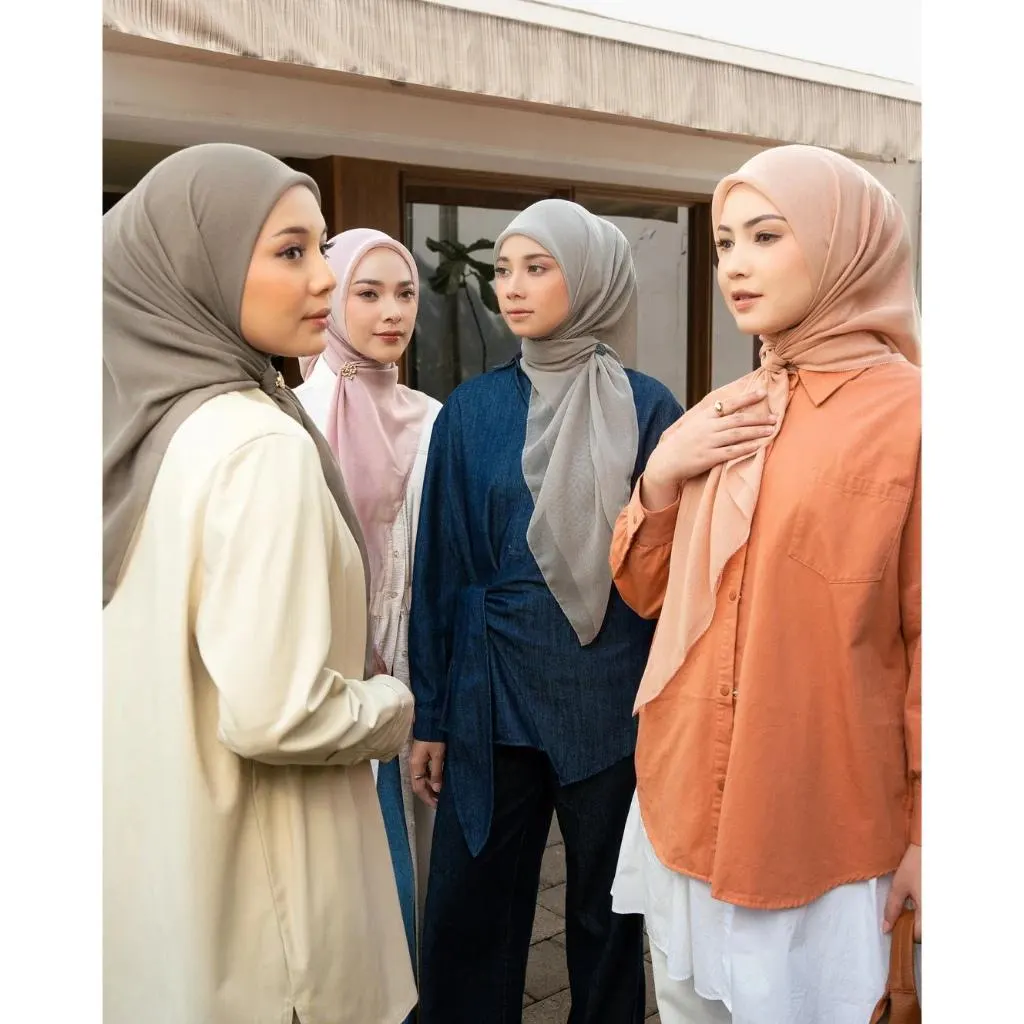 Paris Japan Square Hijab | Eyelash Finish, 112cm Square Scarf