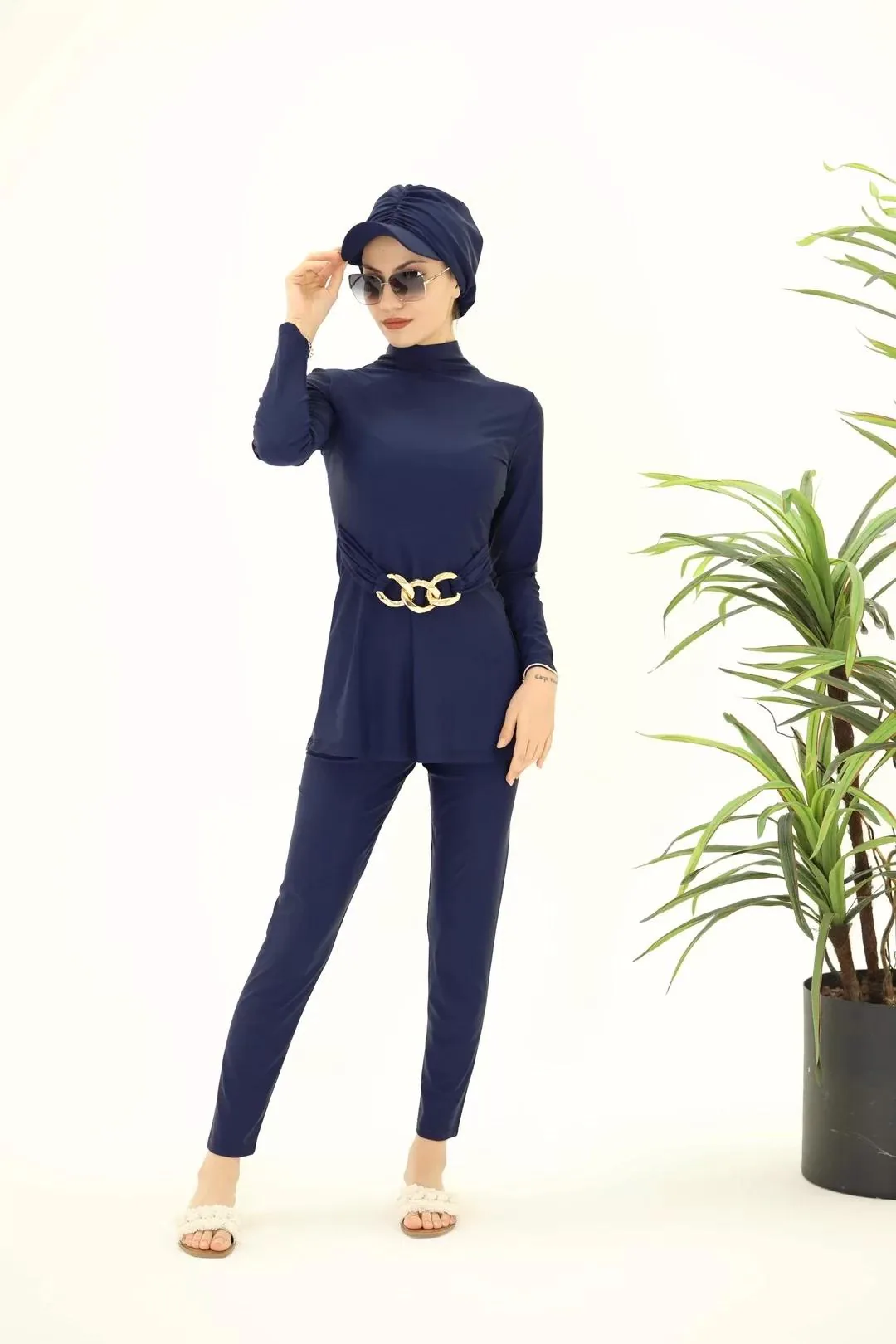 Navy Blue Polyester Modest Swimwear Set with Gold Chain Belt, Quick-Dry Water-Repellent Burkini for Beach & Pool