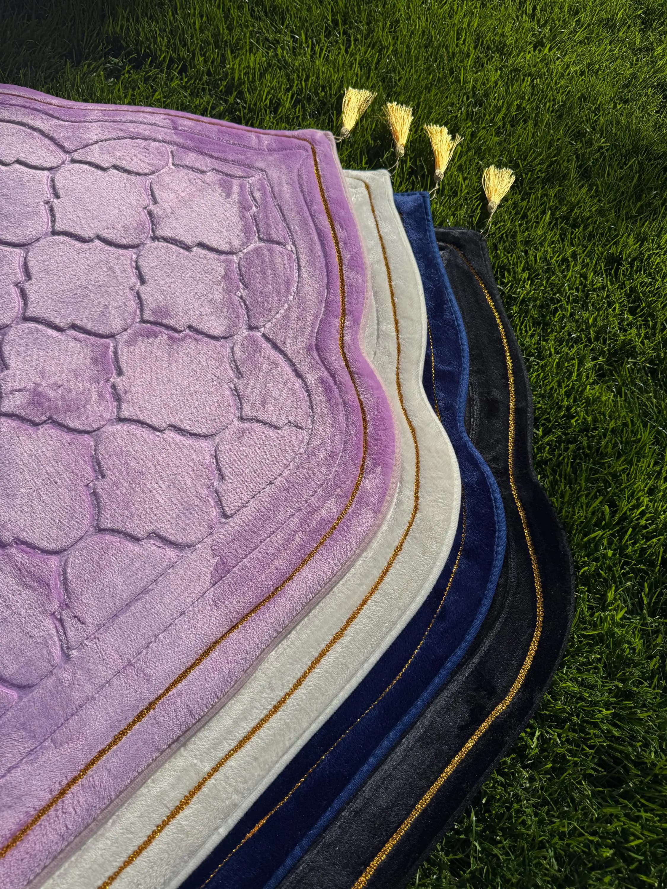 Luxury Padded Velvet Prayer Mat: Golden Edge Embroidery
