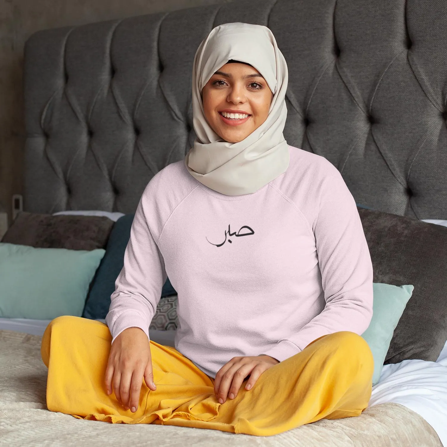Islamic Sabr Crewneck Sweatshirt, Cozy Arabic Calligraphy Pullover for Modest Fashion, Inspirational Gift for Her, Minimalist Design - image 4
