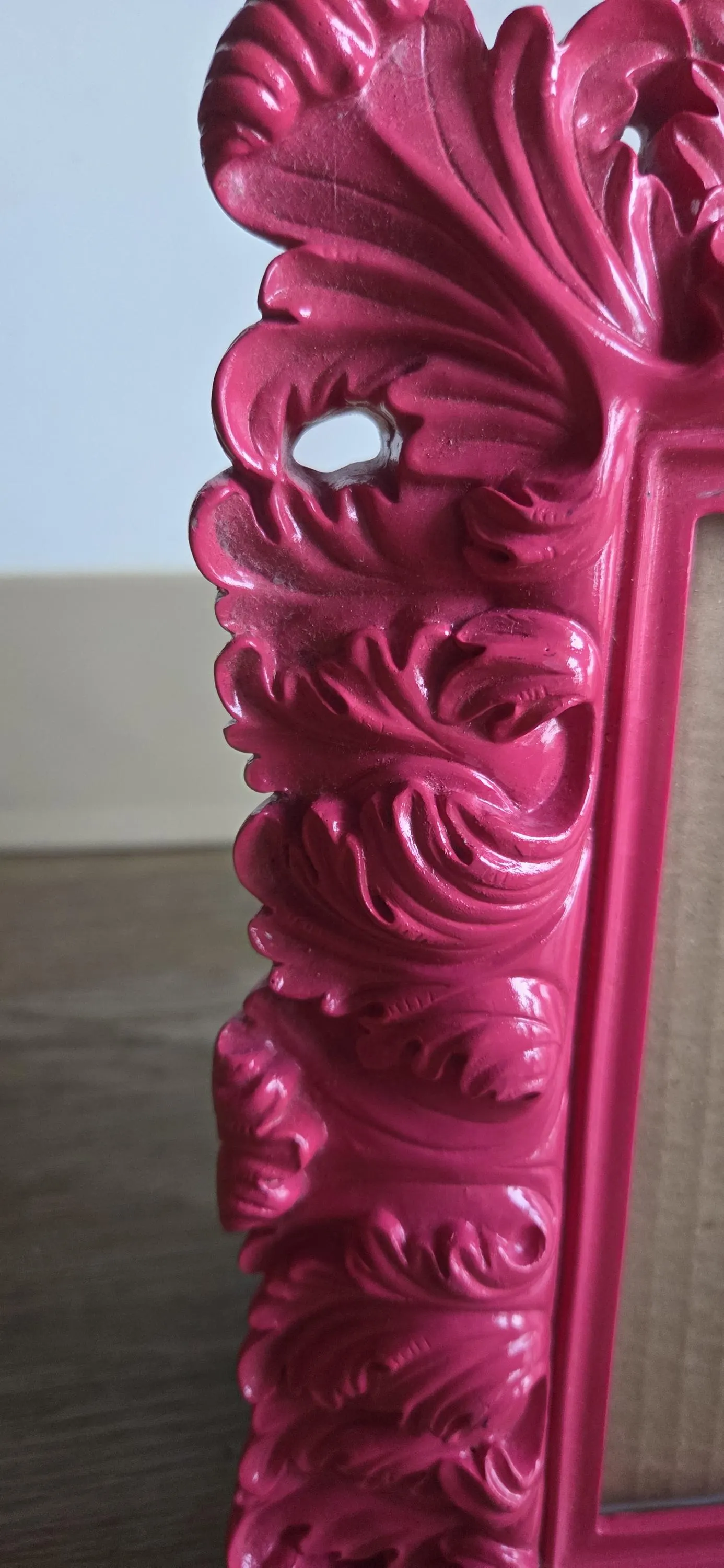 Hot Pink Baroque Resin Photo Frame (7"x5") – Ornate Victorian Style Tabletop Display - image 3