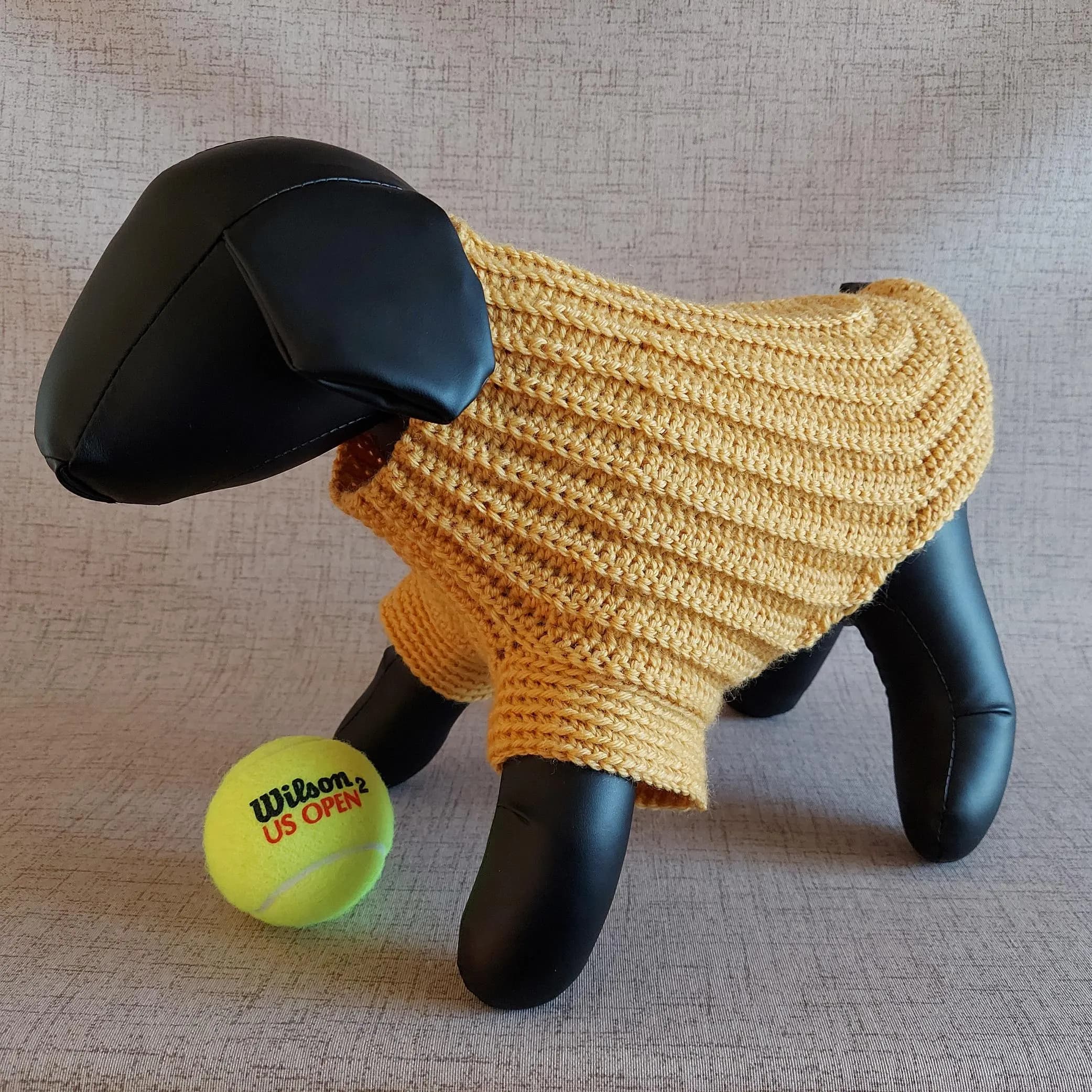 Basic unisex sweater crochet pattern for small pet: male and female cat, puppy, dog.