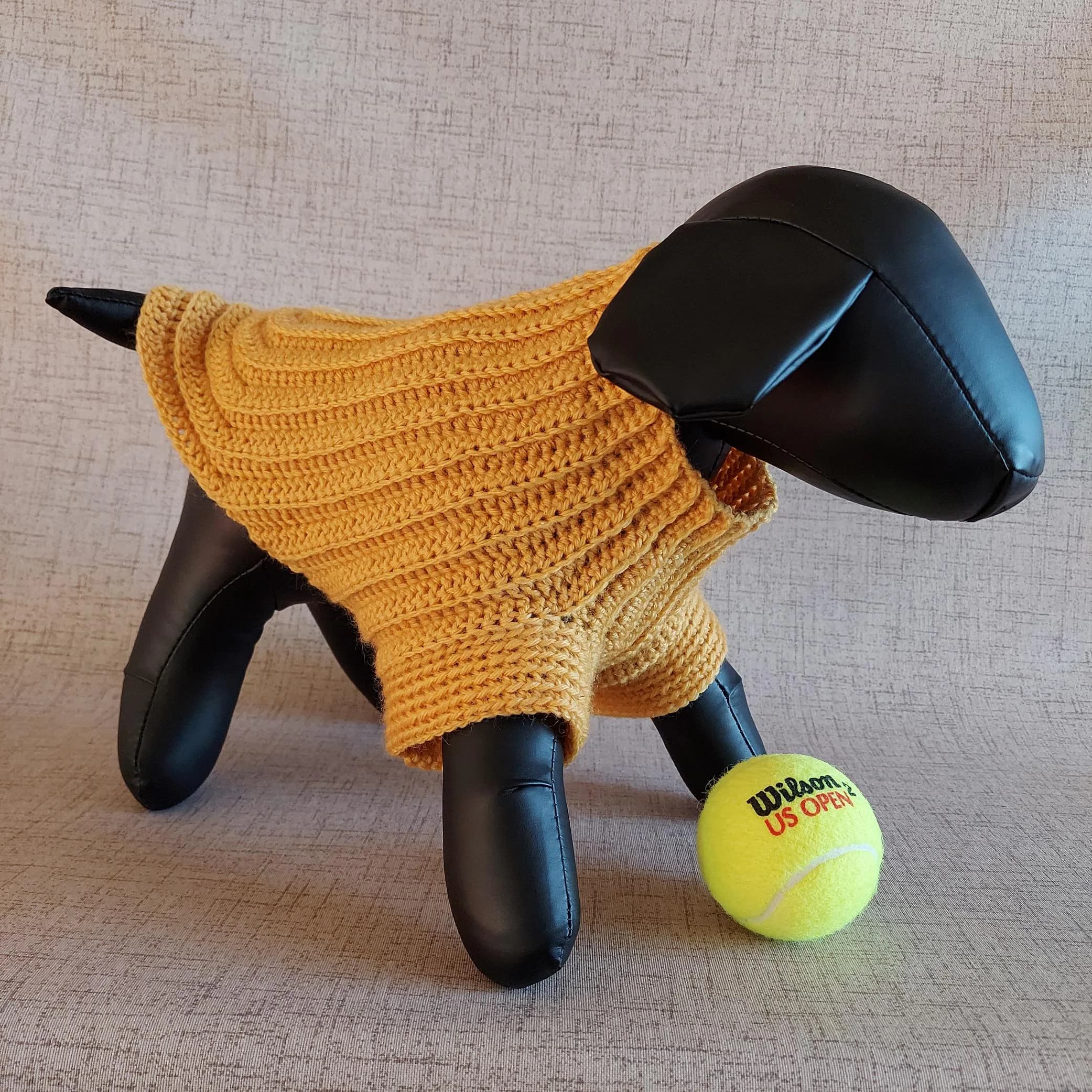 Basic unisex sweater crochet pattern for small pet: male and female cat, puppy, dog.