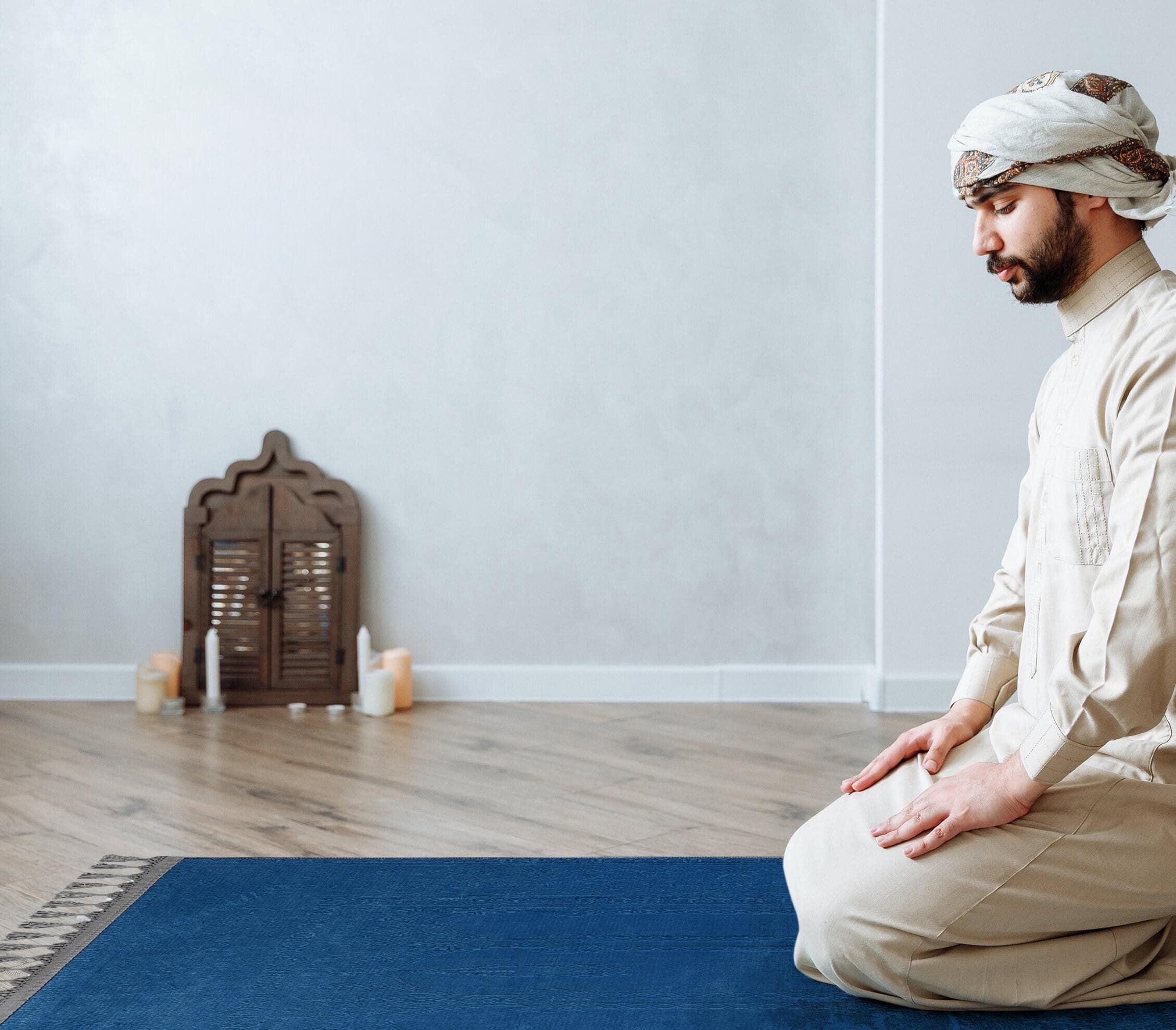 Prayer Mat Blue Minimalist Mihrab Gebetsteppich Soft Silky Surface Islamic Sajadah Prayer Rugs - image 4