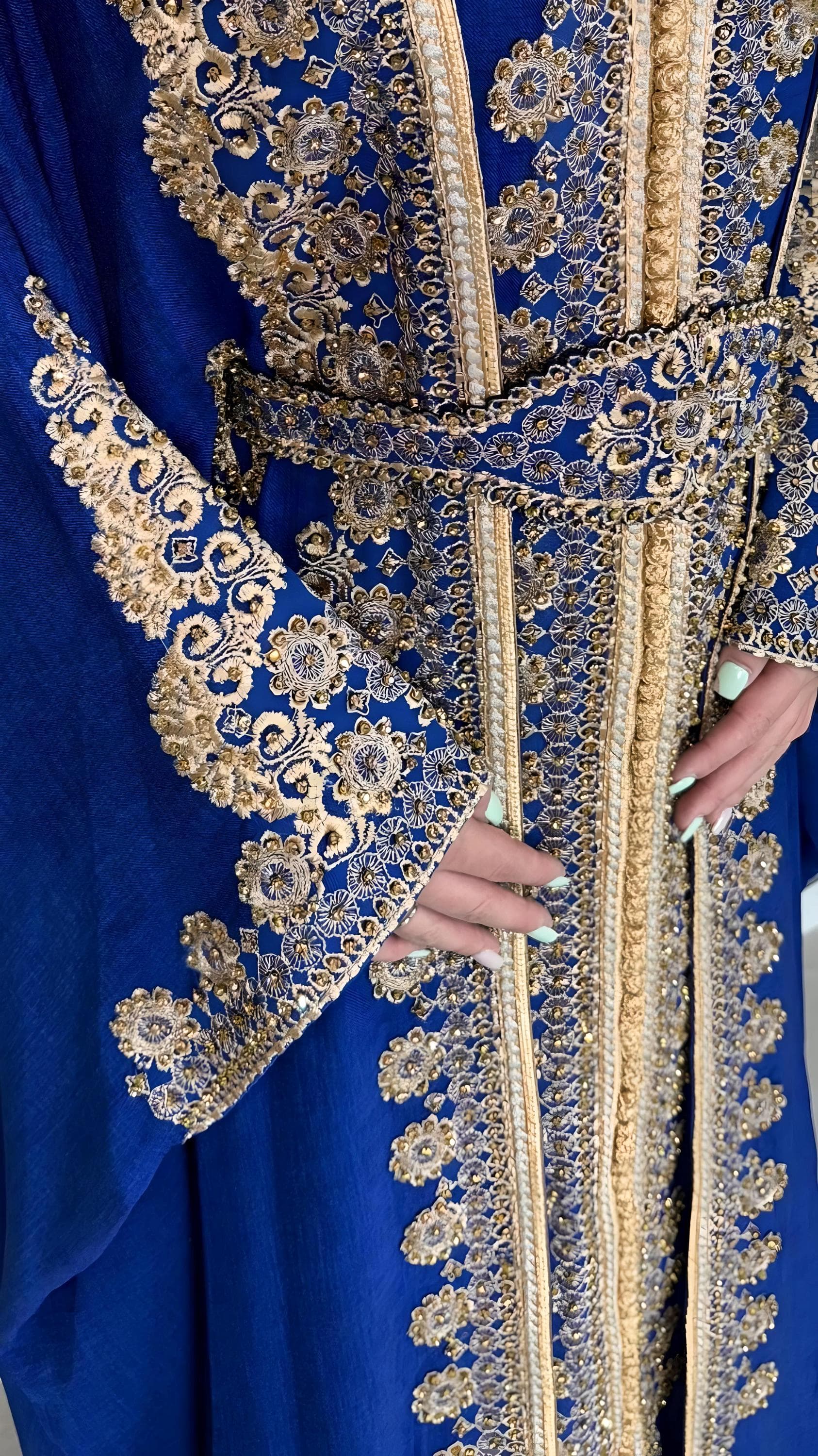 Kaftan Jasmin mit Abaya, Royalblau, Butterfly Ärmel, Gold Stickerei, Verlobung, arabischer Kaftan, Jalabiya, Hennakleid, Festkleid, Takshita - image 3