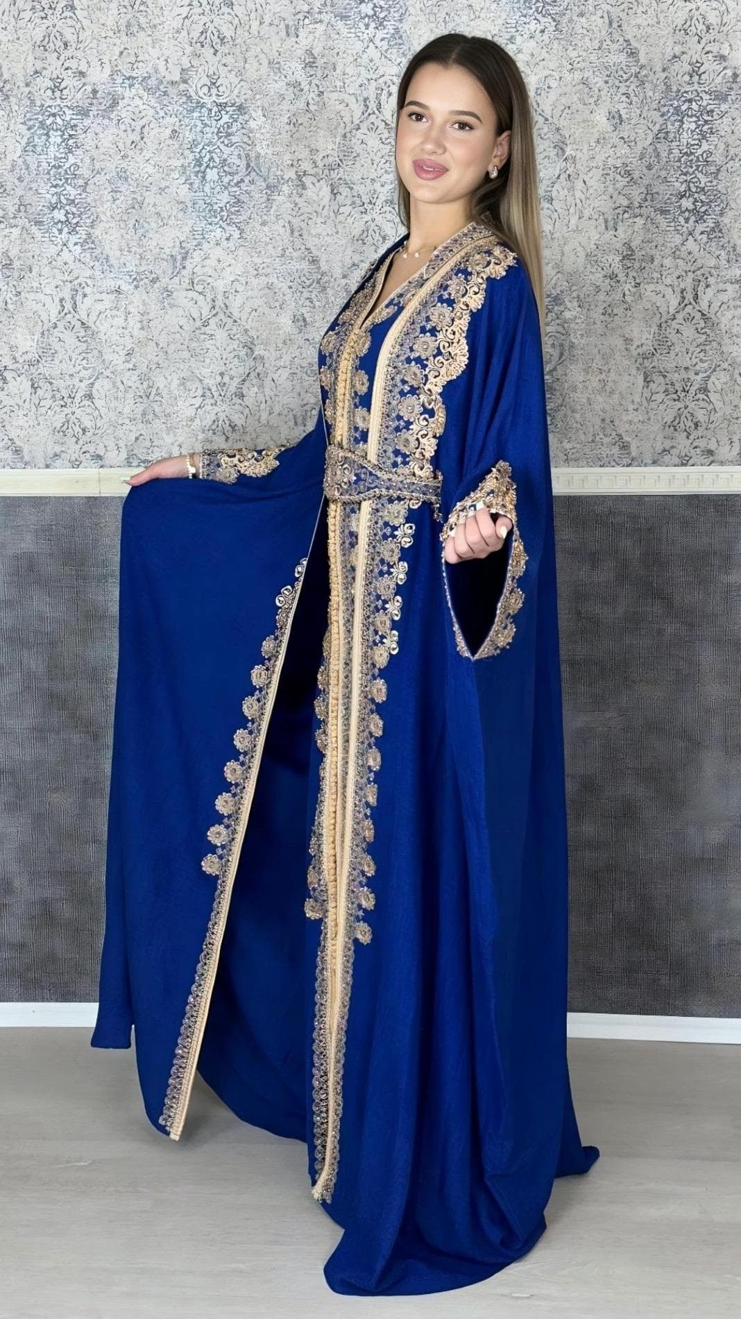 Kaftan Jasmin mit Abaya, Royalblau, Butterfly Ärmel, Gold Stickerei, Verlobung, arabischer Kaftan, Jalabiya, Hennakleid, Festkleid, Takshita