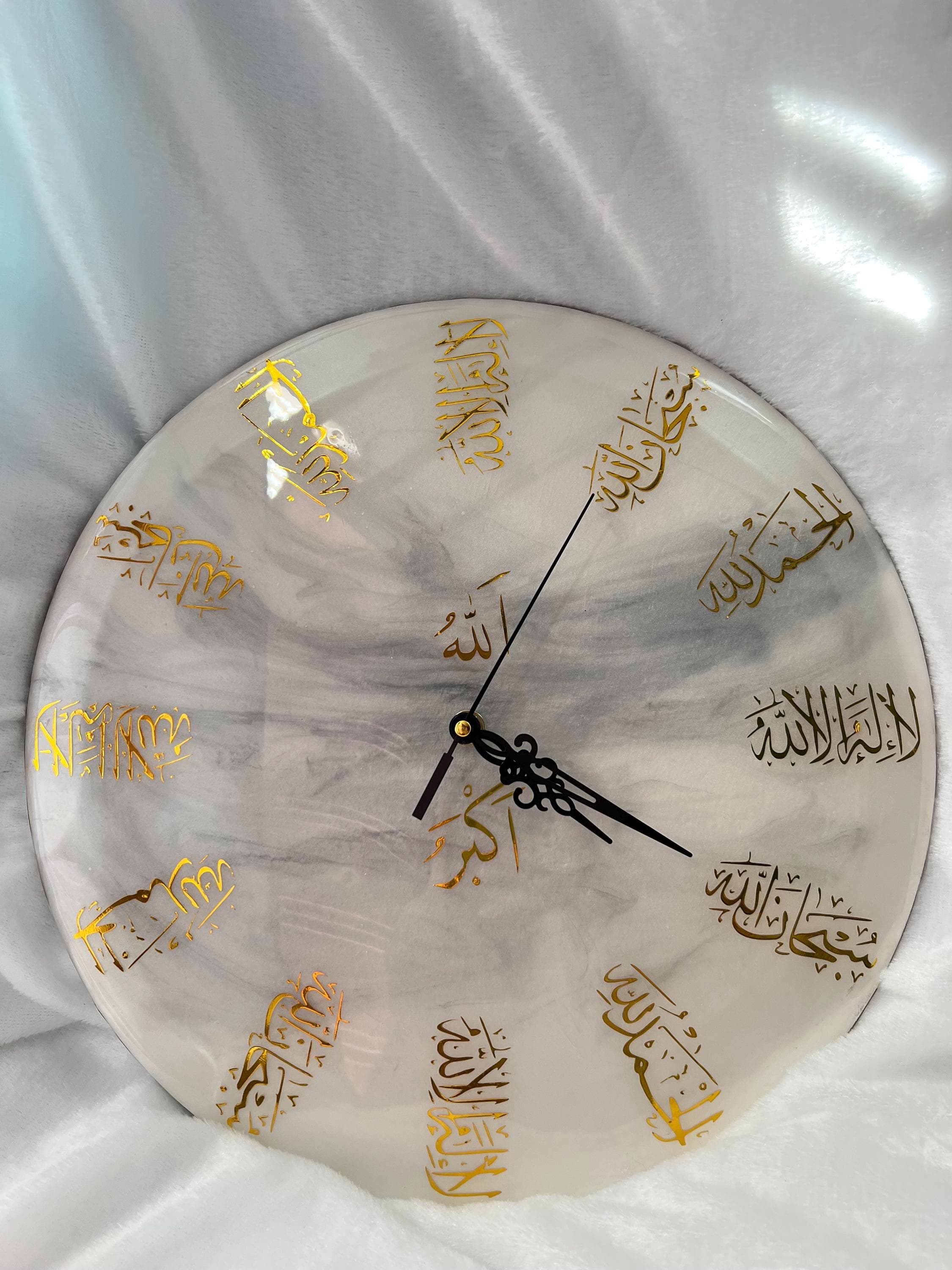 Resin Tasbeh Clock: Islamic Art, Wood Decoration, Custom Colors