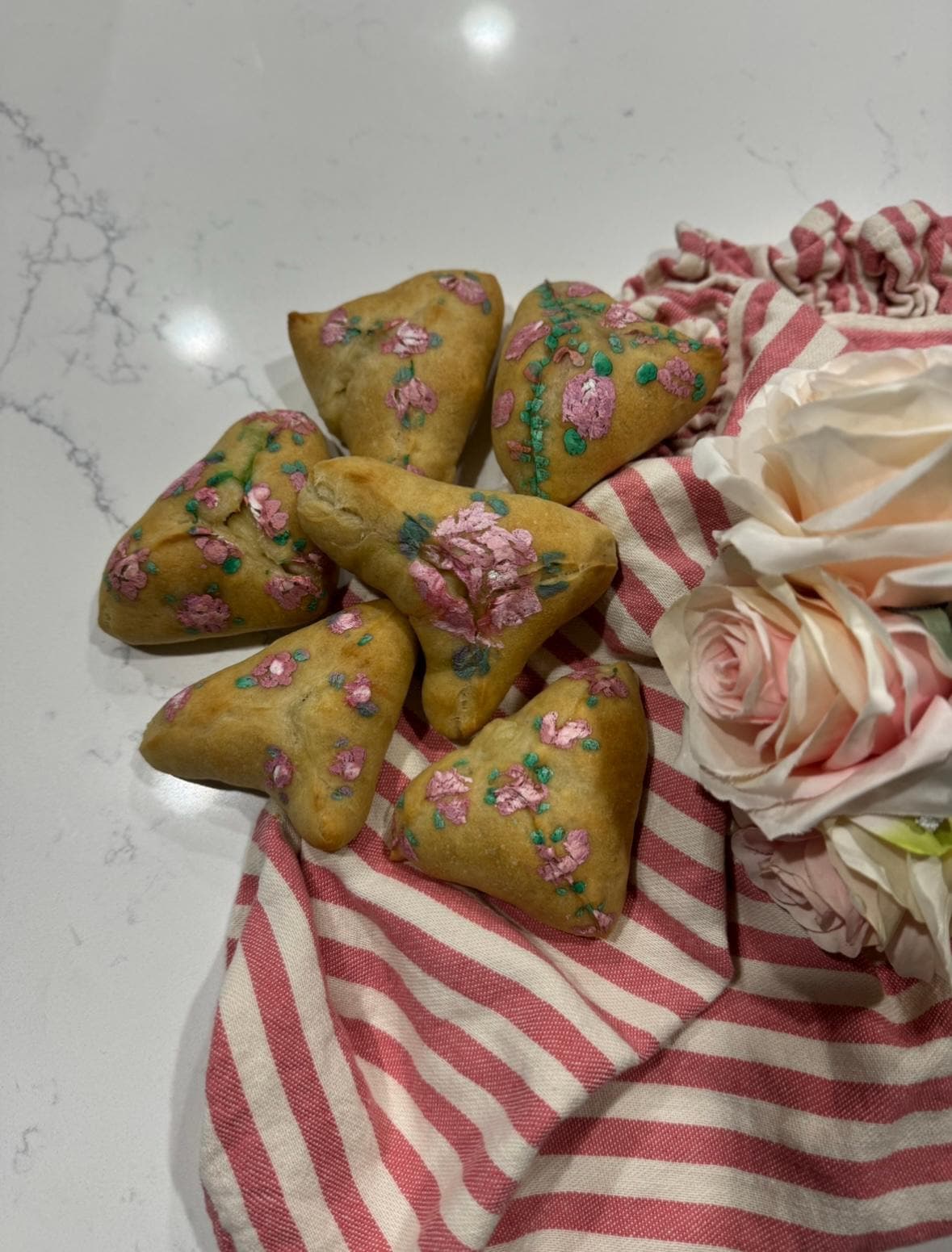 6 cute Kross cheese pies floral spinach pies floral fatayer modern cheese fatayer colorful fatayer coquette bread coquette food floral food