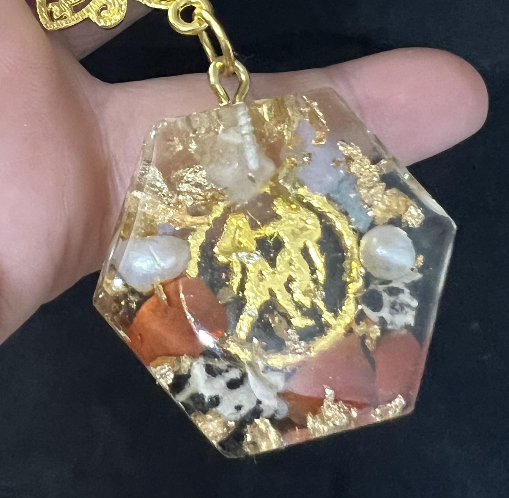 harz resin keychain schlusselanhänger Gemini Zodiac sign Sterneichen zwillinge natürliche edlesteine natural gemstones
