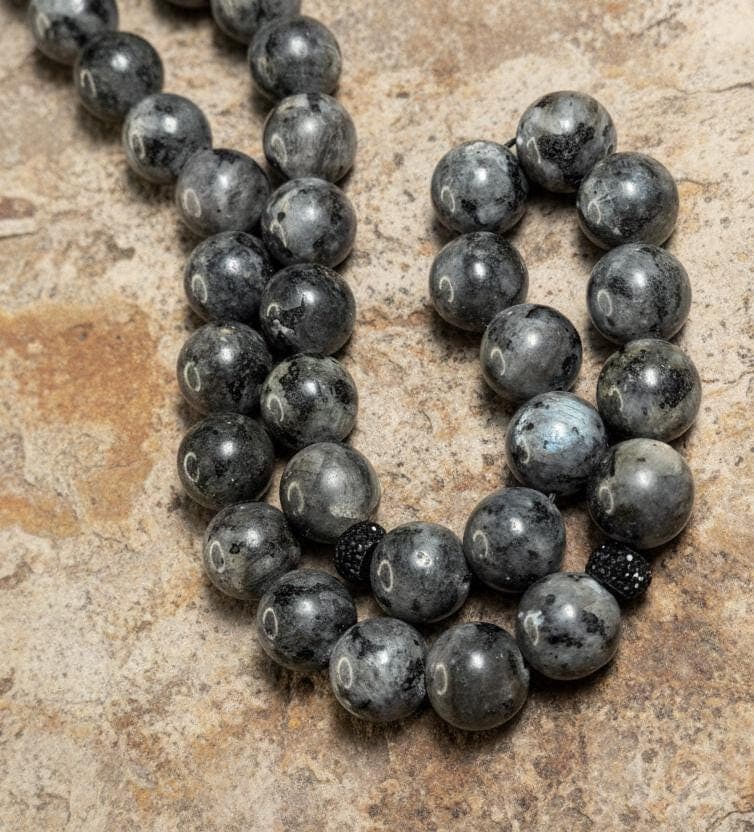 Massive Labradorite Tasbih: 925S Silver Black and silver artistic tassel, Islamic Prayer Beads, close up photo