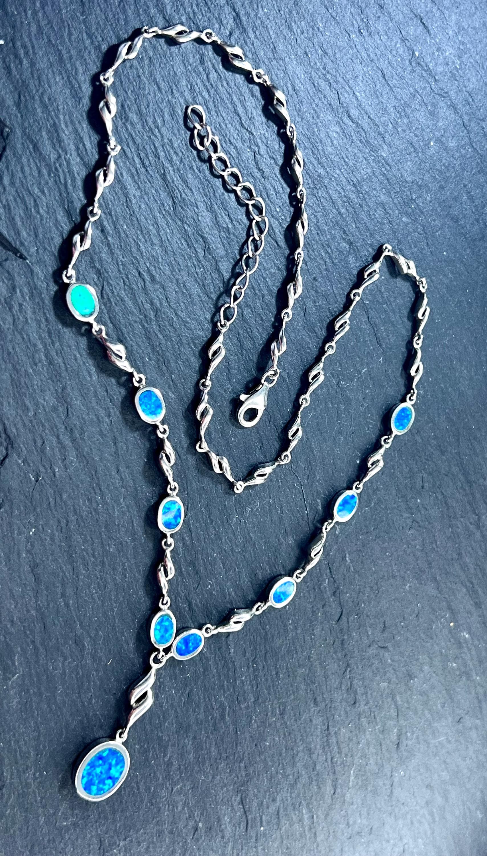 Vintage 1980s Y‑necklace in 925 sterling silver with synthetic blue opal stones,  featuring oval bezel‑set opals and twisted silver links with a central drop pendant.