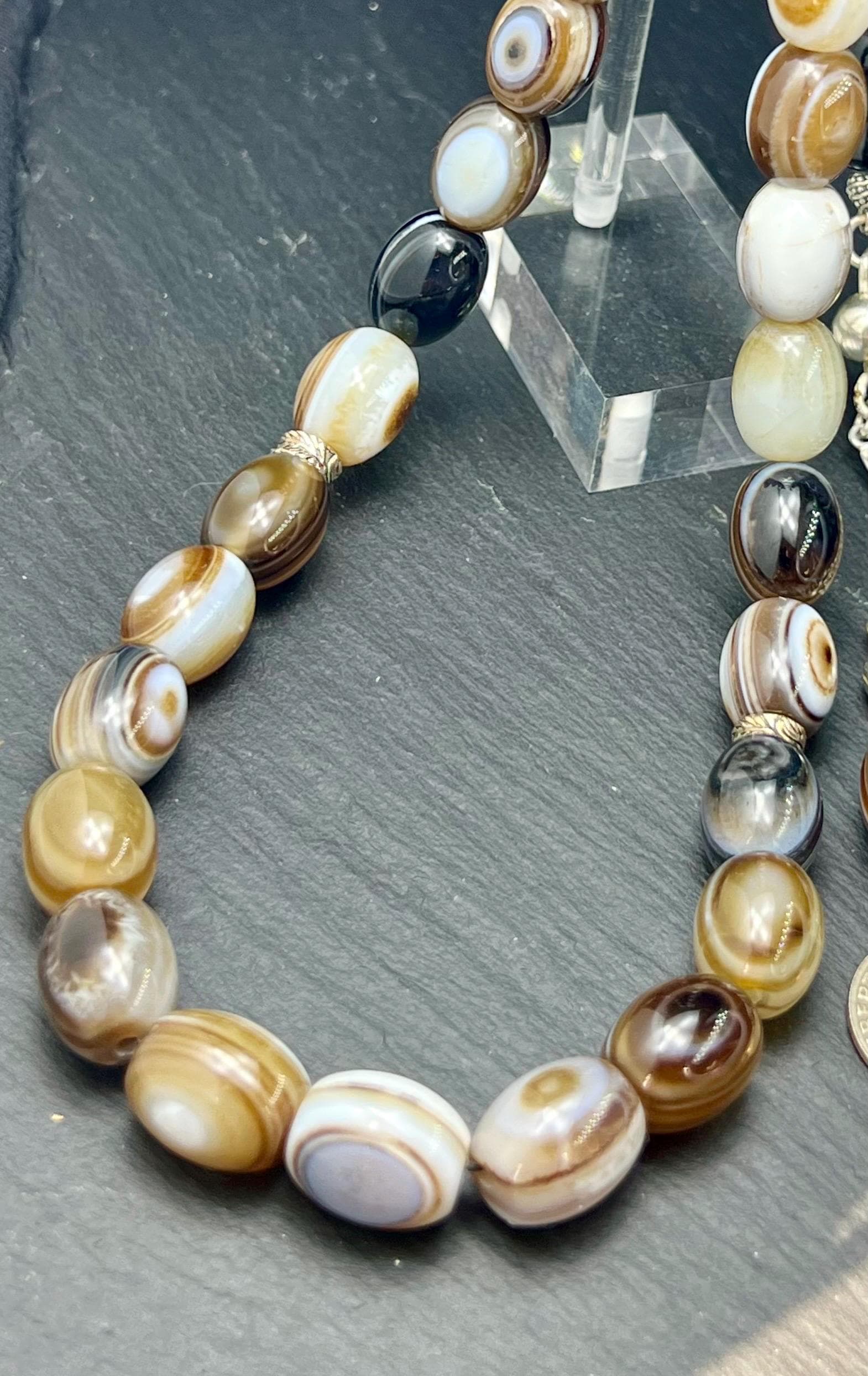 Natürliches Sulemani Akik Achat Tasbih, groß 15mm, 925er Silbere Quaste, Heilungsenergie Reiki, Wurzelchakra, AkueShop.