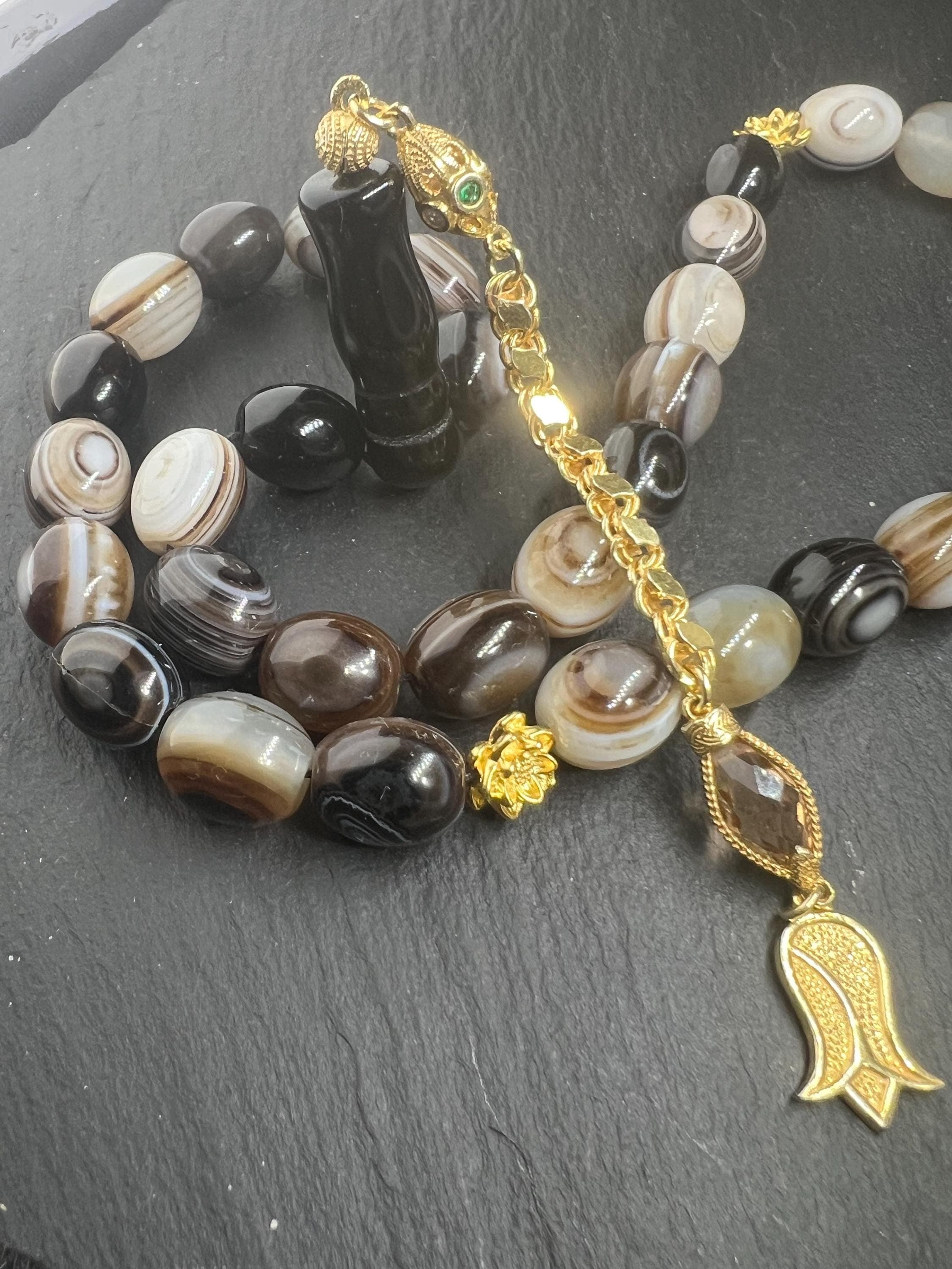 Sulemani Achat Tasbih, Akik Tesbih, Aqeeq Misbaha, Islamic geschenke, Eid Aladha, 925er silbere Quaste, vegoldete Lotosblume, black agate prayer beads