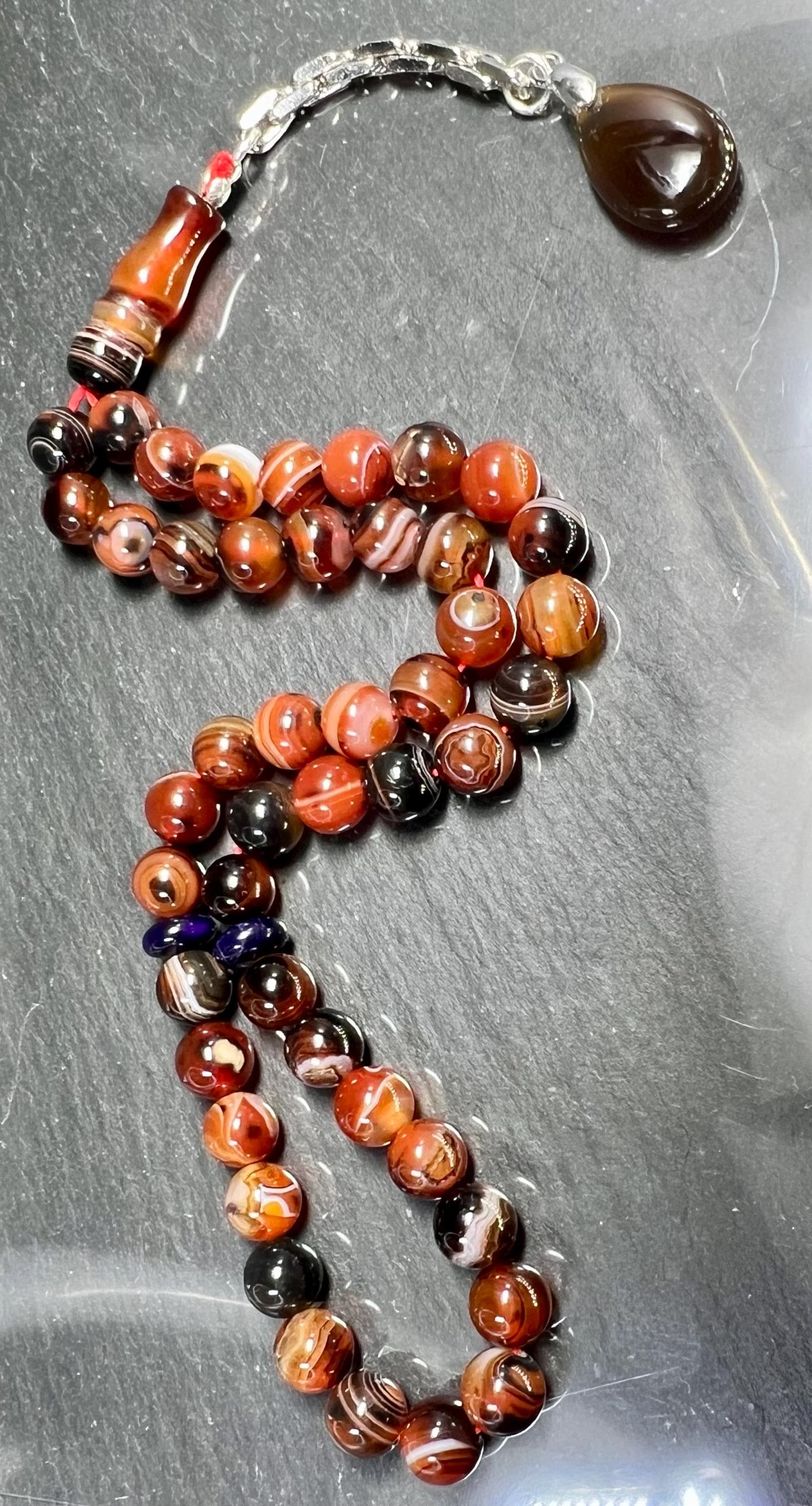 Natural Agate Tasbih with 45 beads (8mm), finished with a 925 sterling silver tassel and a drop shape agate pendant. AkueShop Products