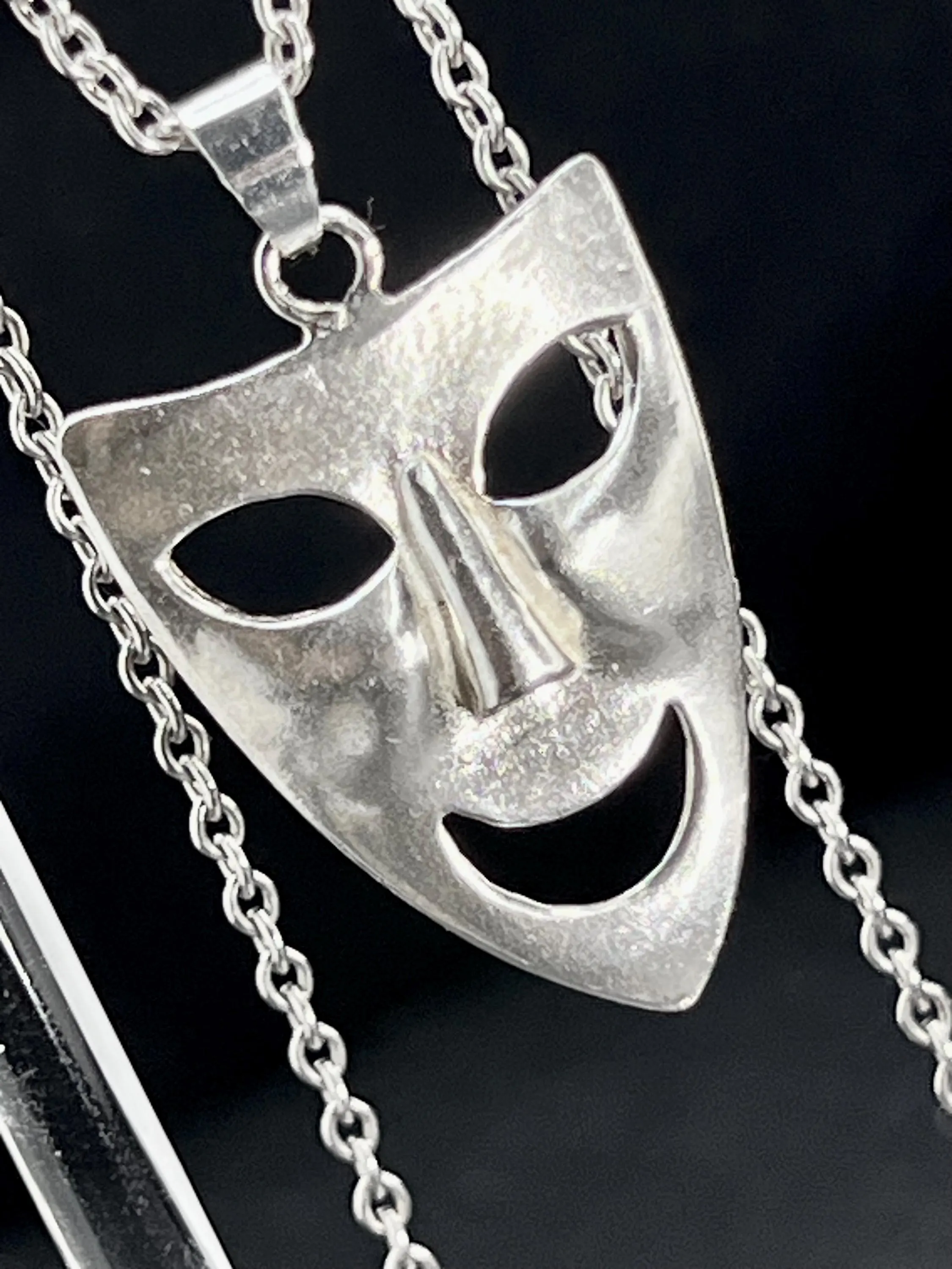 Mask Pendant, Comedy Mask Necklace, Vintage 925 Sterling Silber, artistic tribal ethnic African Happy Face Style.