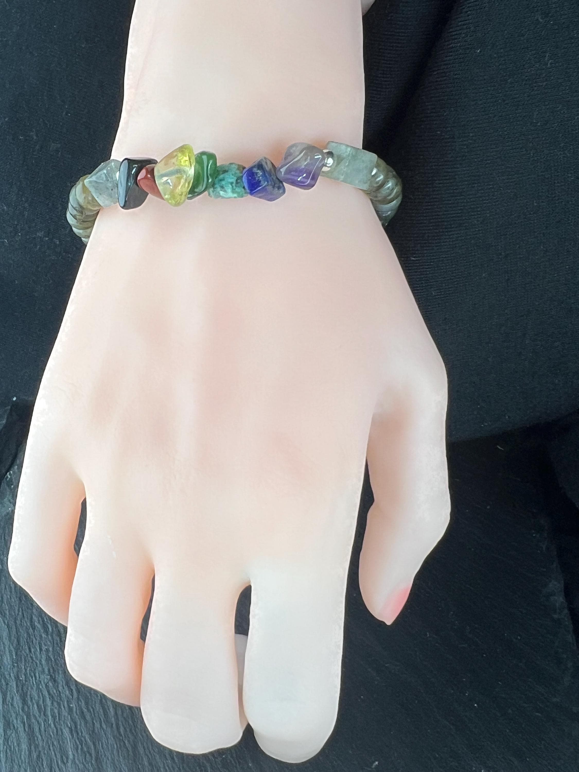Handmade 7 Chakras Bracelet, natural Labradorite gemstones, chakras healing energy, elastic bracelet, 925 silver beads