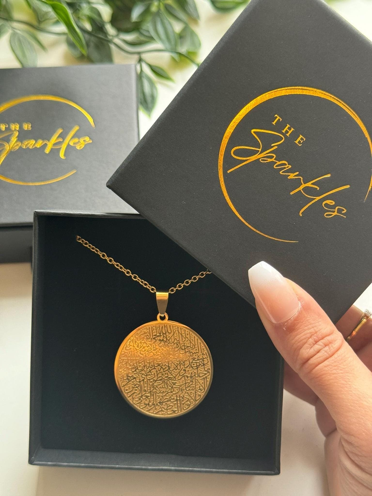 Calligraphy Arabic Gold Plated Round Thick Pendant Necklace. Islamic Jewelry for Muslims. Real Gold Plated Arabic Inspired Ayat Ul Kursi Pendant. Every Day wear, Non-tarnish. Makes a great present for women for Eid, Ramadan, Birthday & Anniversary