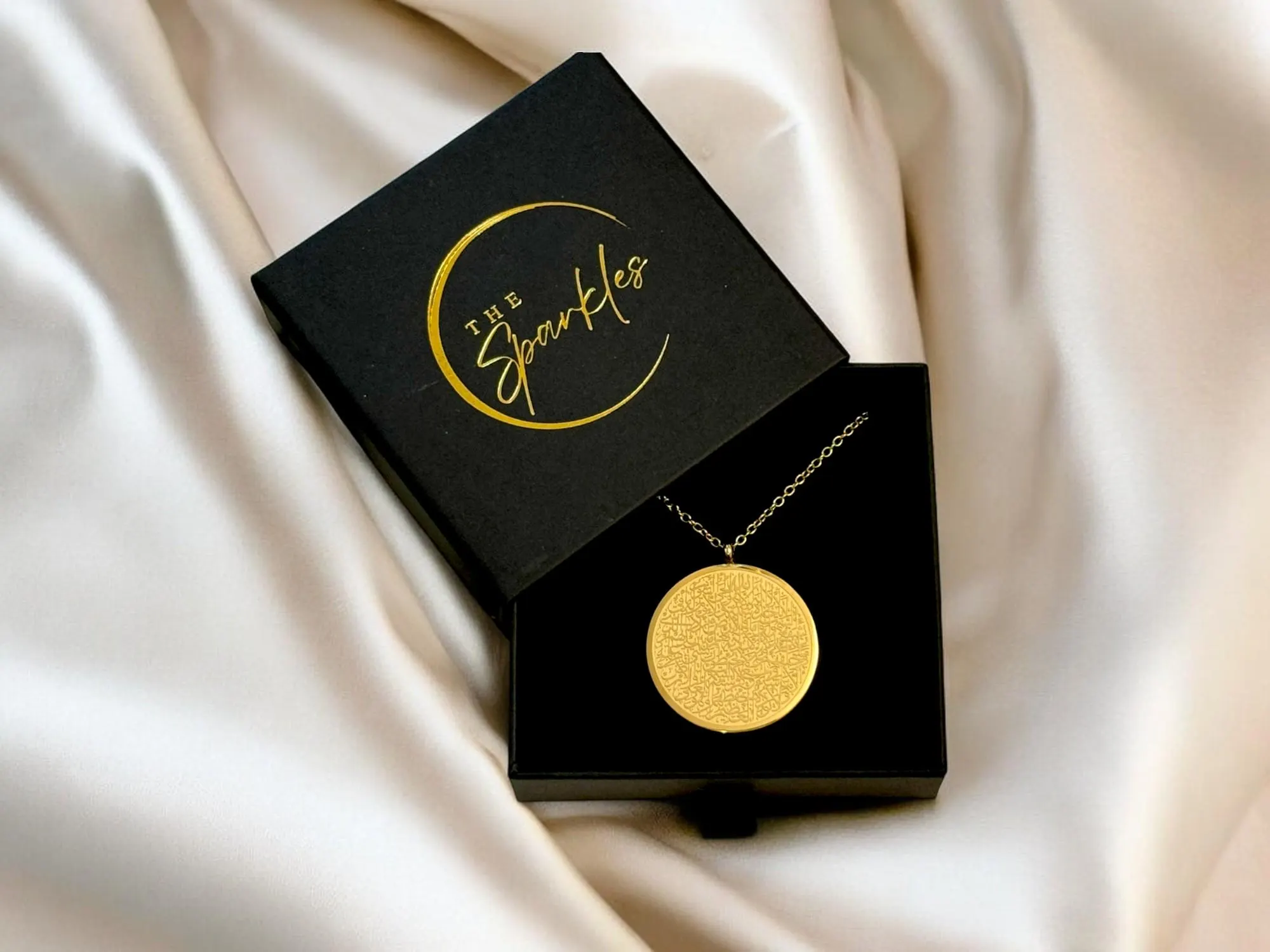 Calligraphy Arabic Gold Plated Round Thick Pendant Necklace. Islamic Jewelry for Muslims. Real Gold Plated Arabic Inspired Ayat Ul Kursi Pendant. Every Day wear, Non-tarnish. Makes a great present for women for Eid, Ramadan, Birthday & Anniversary
