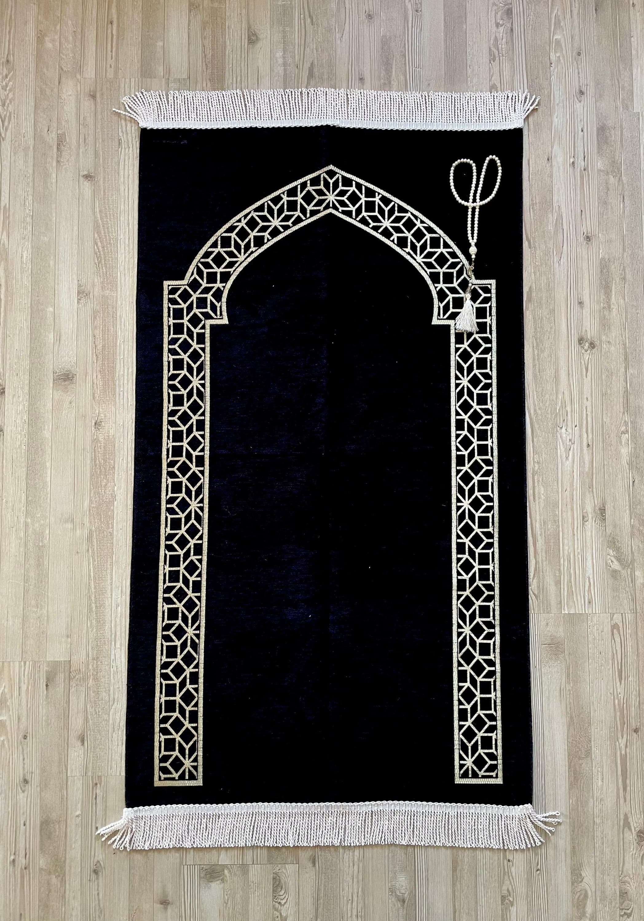 Black Chenille Prayer Mat: Handwoven Muslim Gift (67x115cm) - image 3
