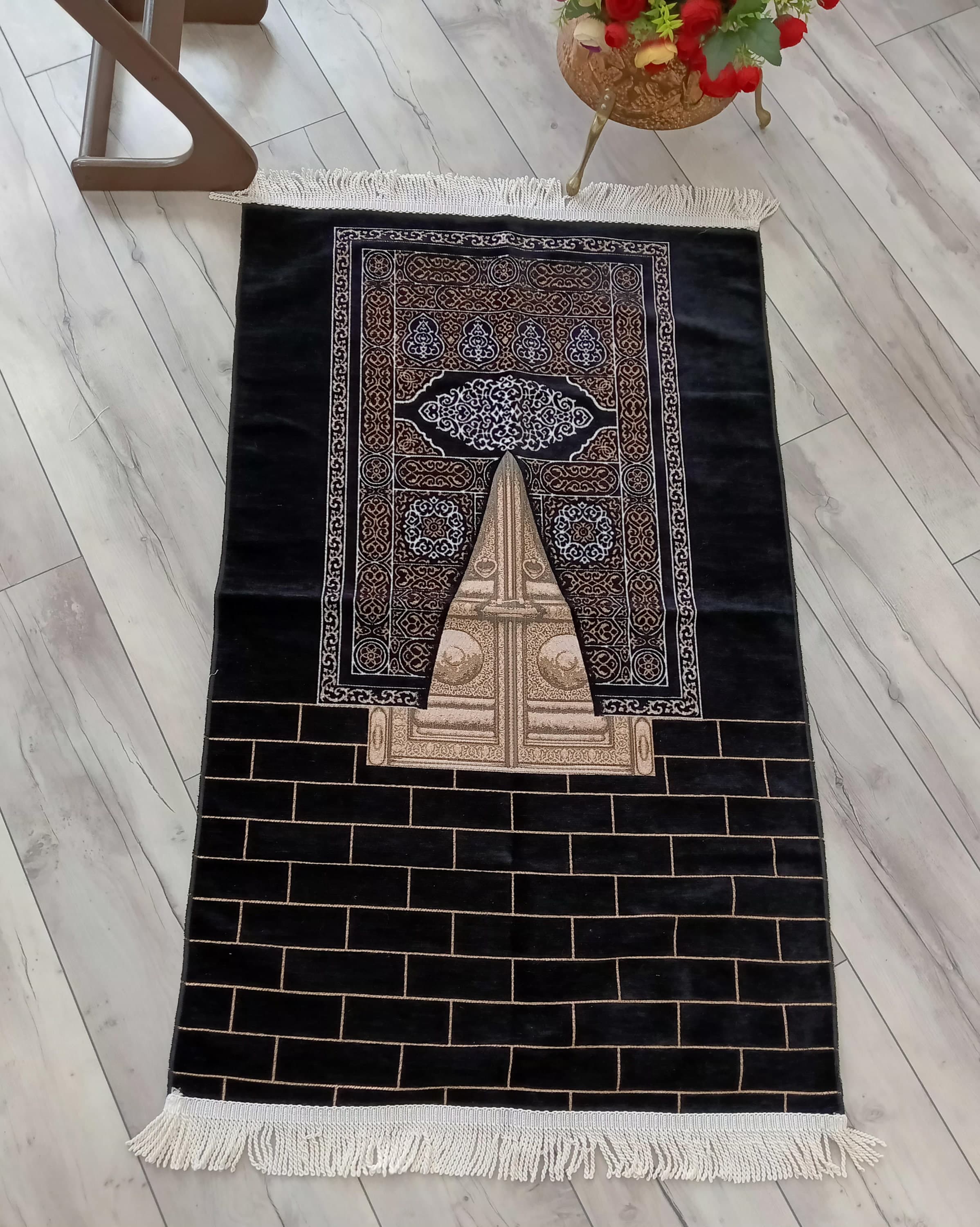 Kaaba Door Pattern Prayer Mat: Black Chenille Islamic Rug - image 3