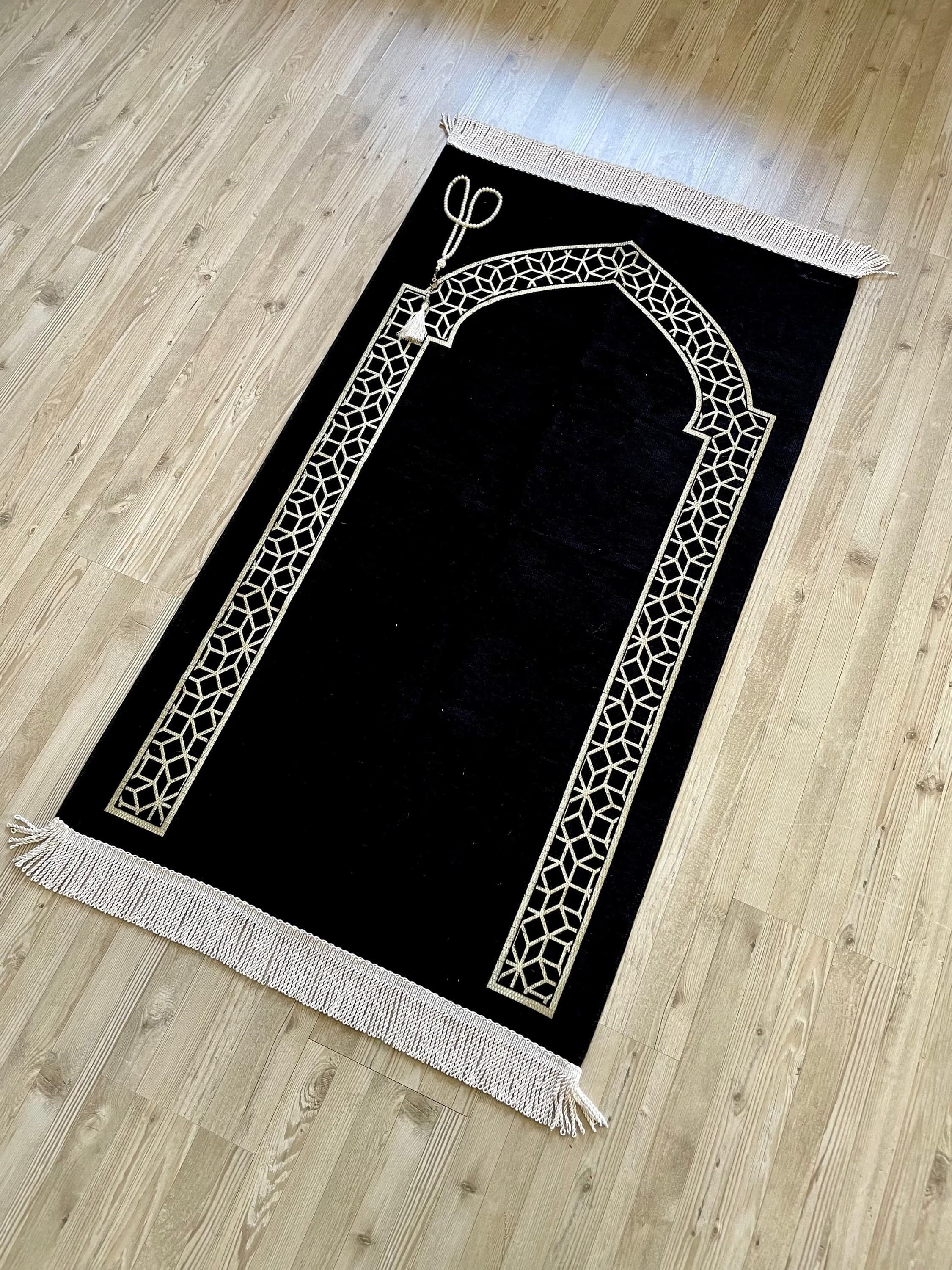 Black Chenille Prayer Mat: Handwoven Muslim Gift (67x115cm)