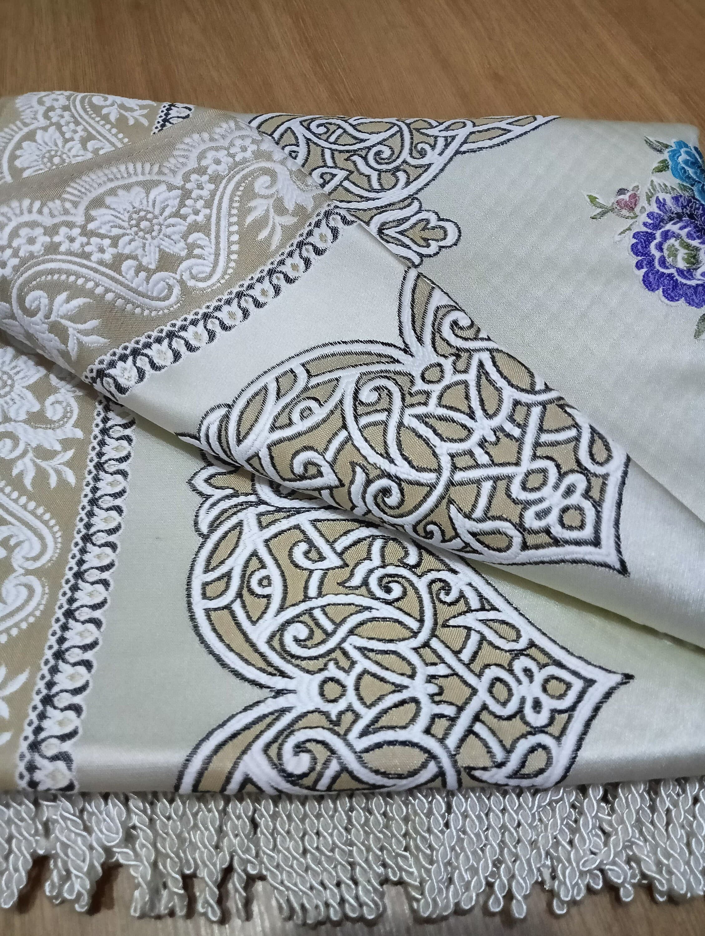 Floral Chenille Prayer Mat: Handwoven Islamic Sejadah - image 3
