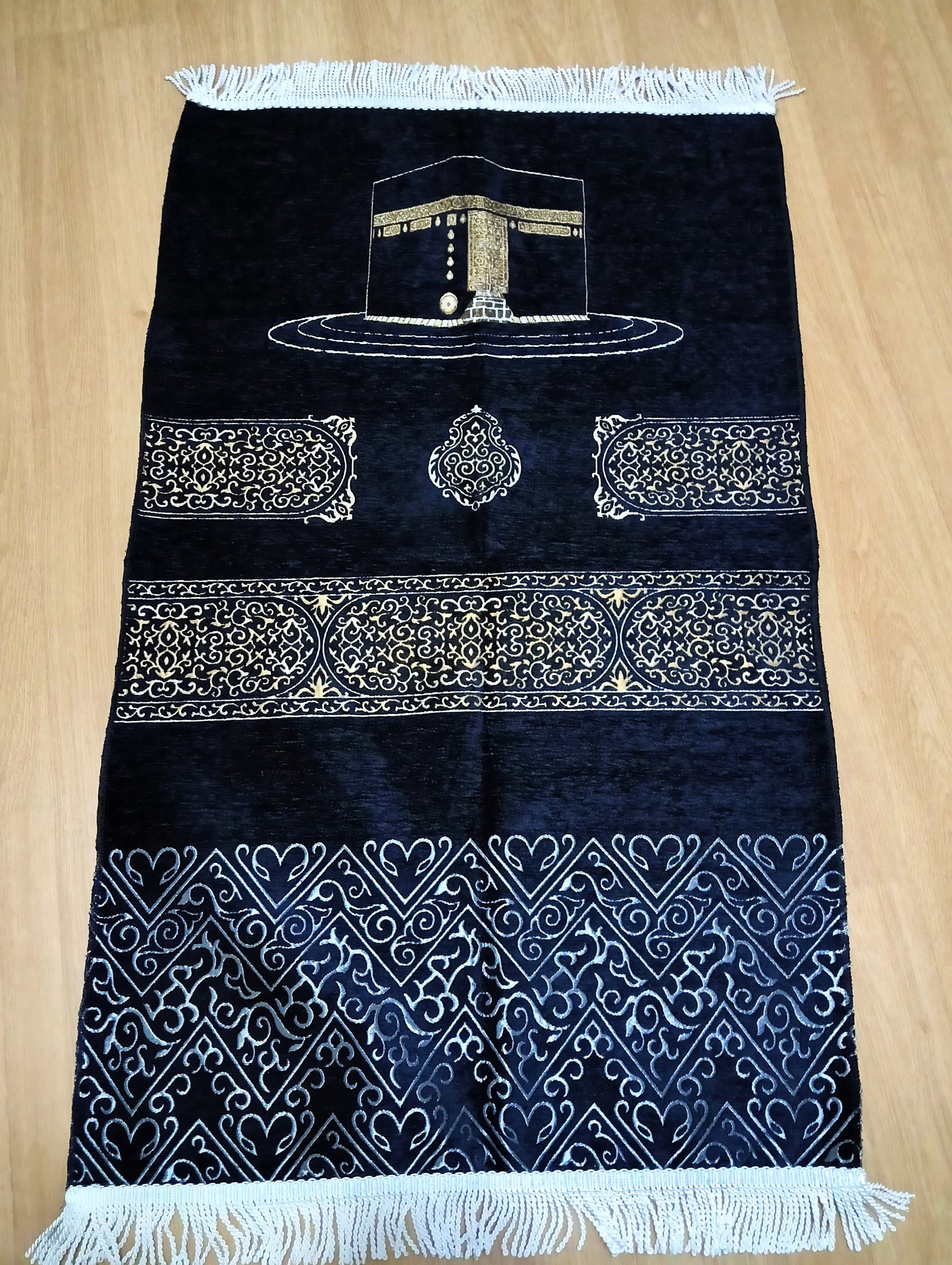 Kaaba Cover Chenille Prayer Rug: Soft Islamic Gift