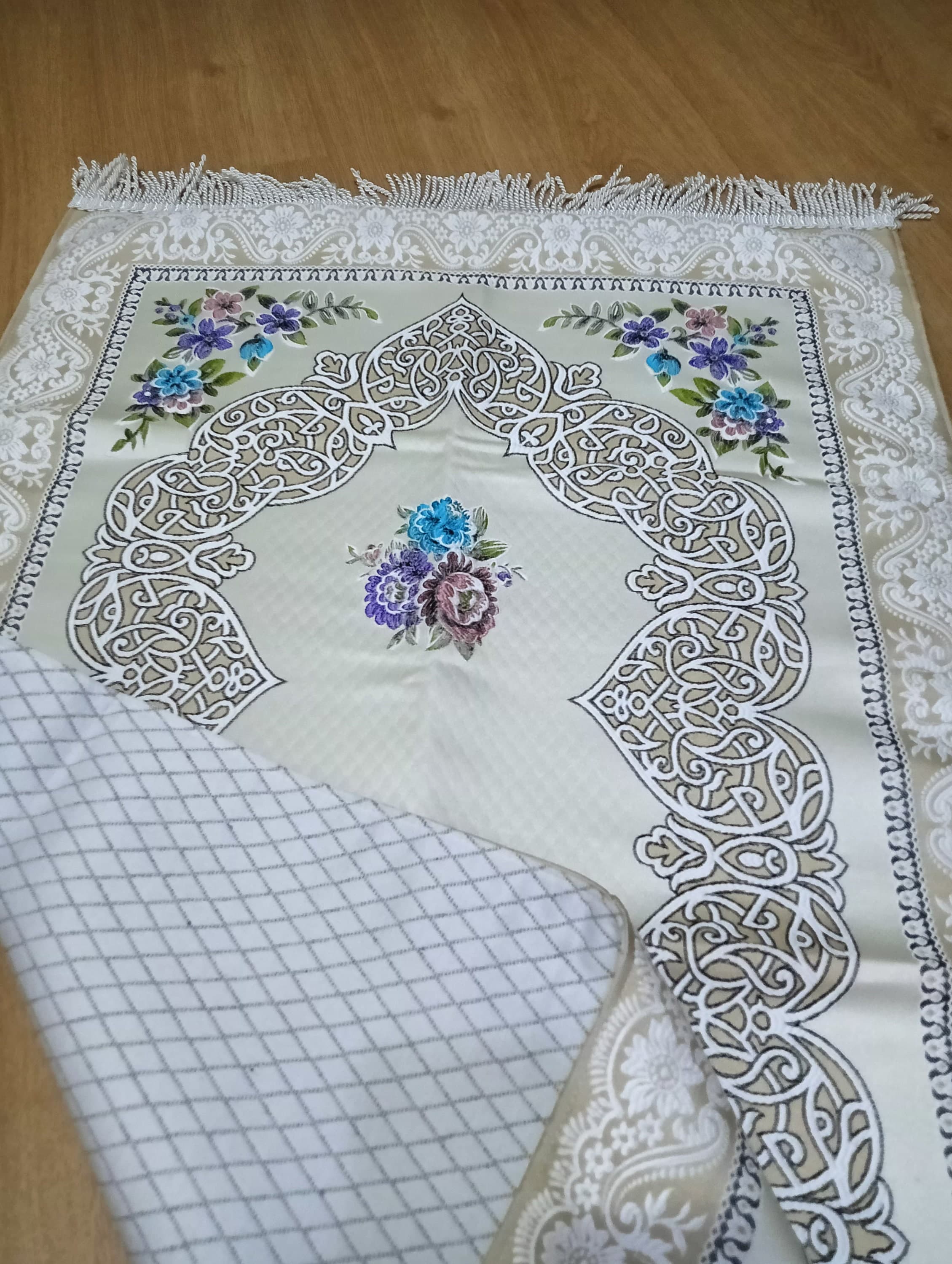 Floral Chenille Prayer Mat: Handwoven Islamic Sejadah - image 4