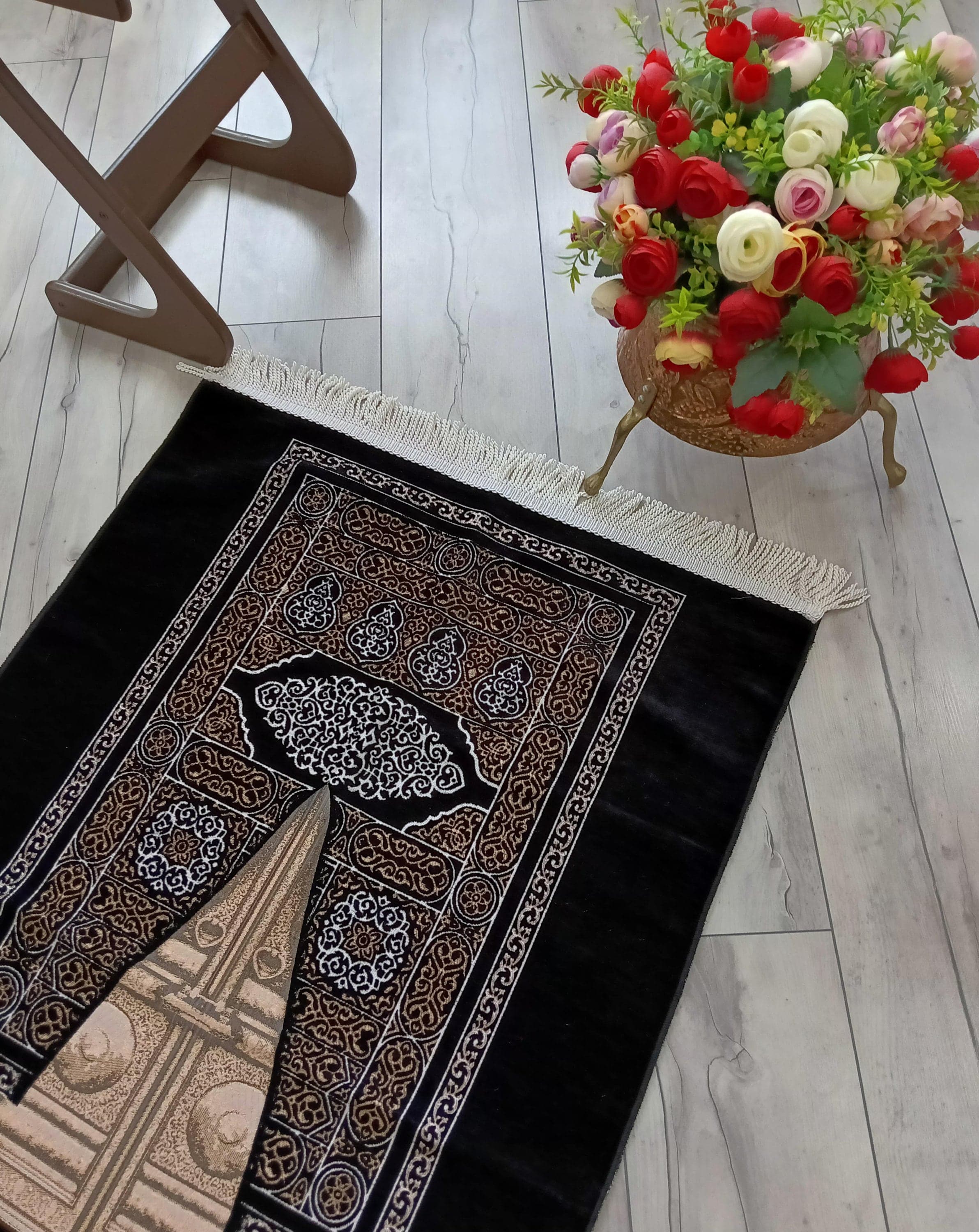 Kaaba Door Pattern Prayer Mat: Black Chenille Islamic Rug