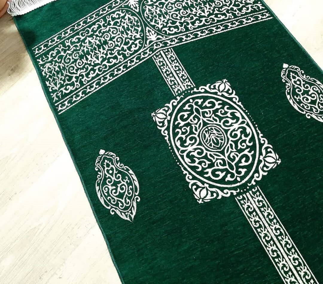 Custom Green Prayer Rug: Soft Chenille Muslim Mat, Ramadan Eid Gift
