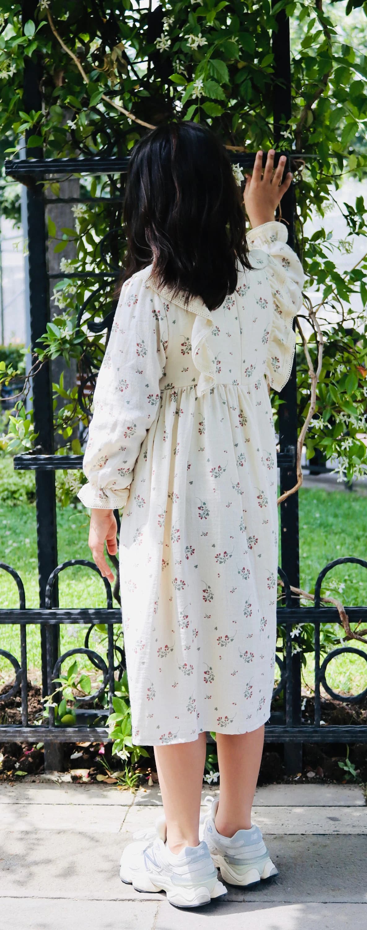 Girl's ruffered muslin floral patterned dress% - image 4