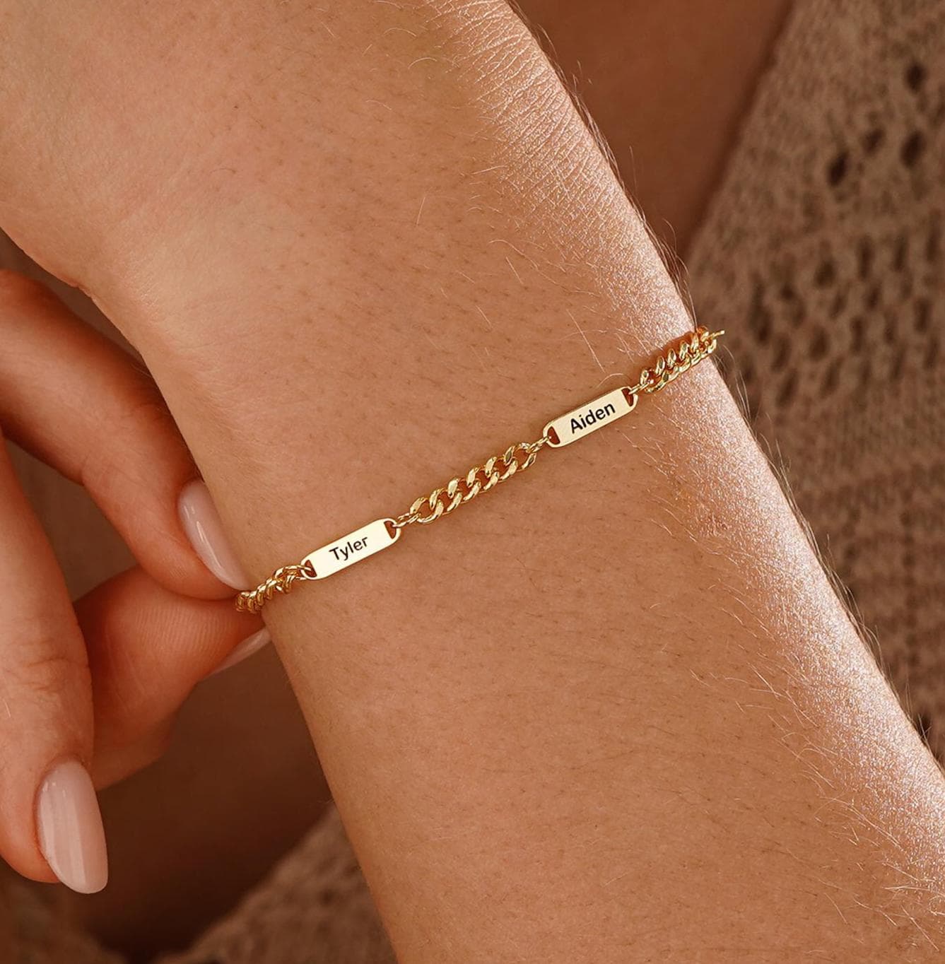 Minimalist Bar Name Bracelet, Letter Bracelet, Engraved Gold Bracelet, Mom Bracelet, Family Gift for Grandma, Birthday Gift, Christmas Gift