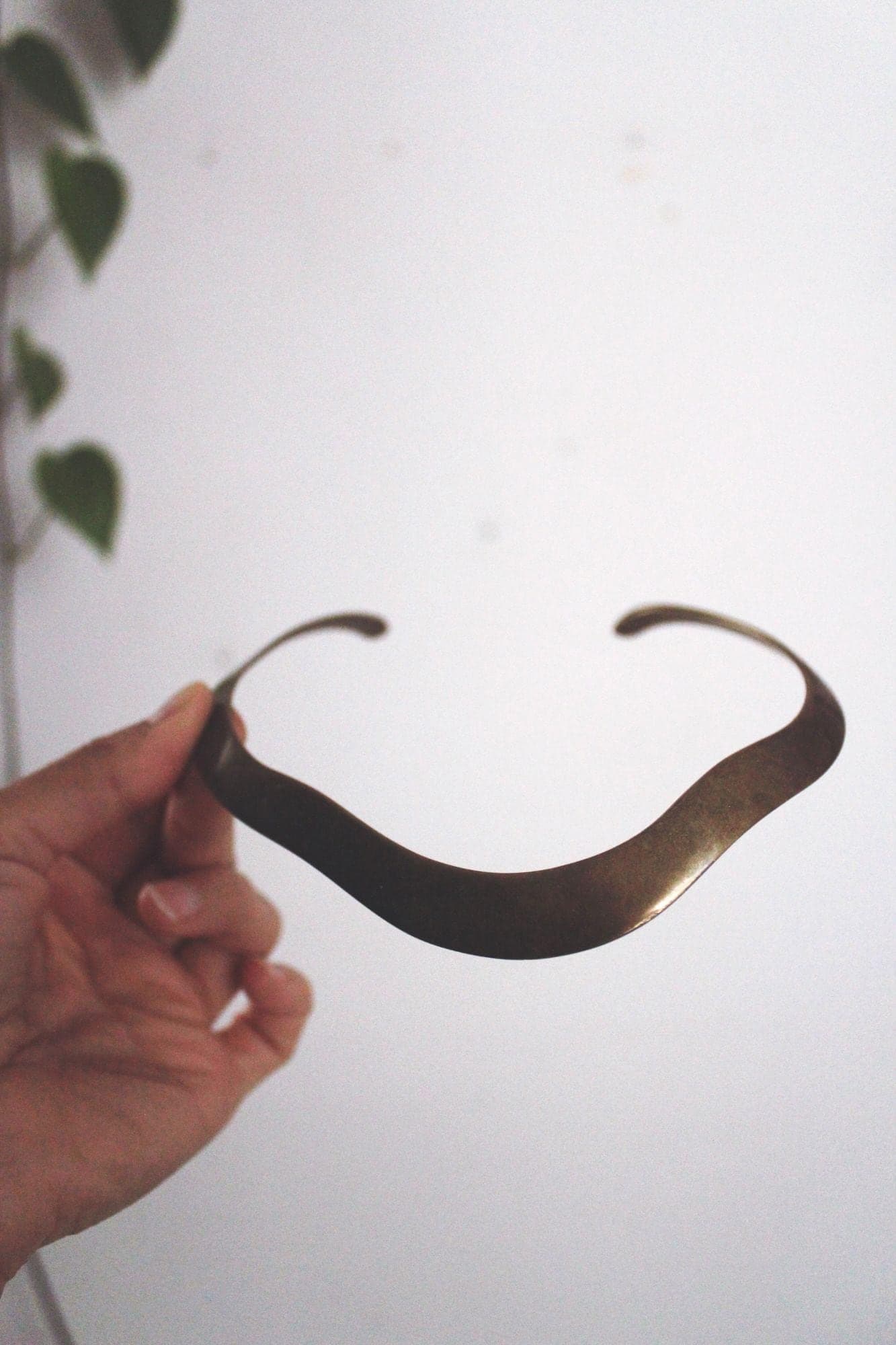 Minimalist Brass Torque Choker Necklace Wave Curved Collar Neck Cuff Vintage - image 4