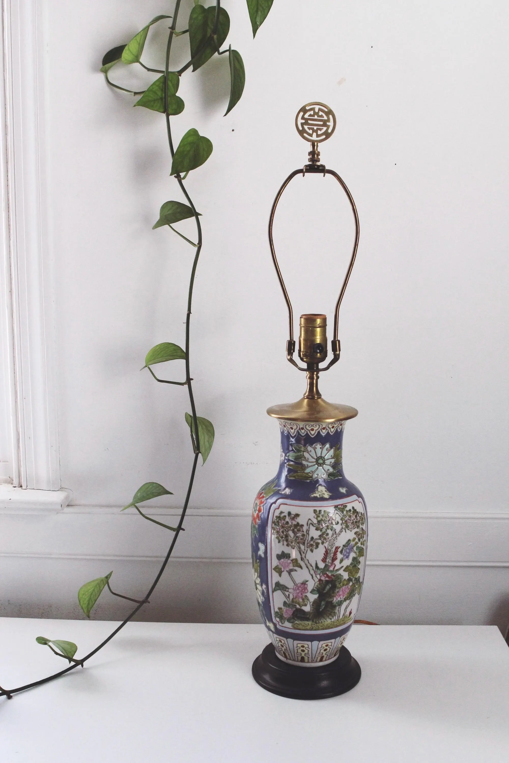 Vintage Chinese Chinoiserie Floral Porcelain Ceramic Ginger Jar Table Lamp