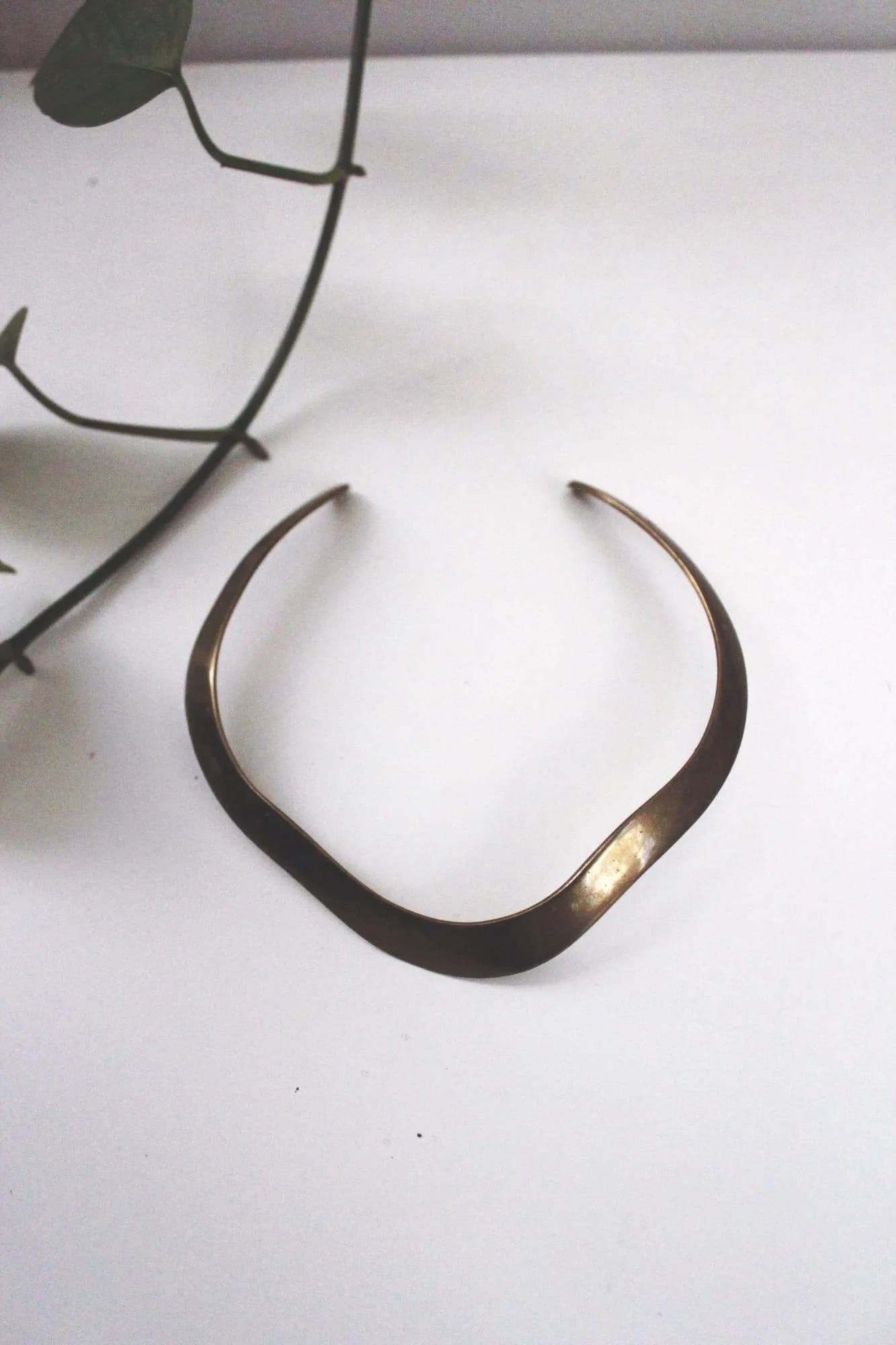 Minimalist Brass Torque Choker Necklace Wave Curved Collar Neck Cuff Vintage - image 5