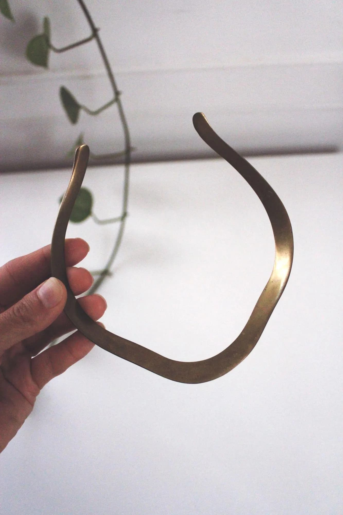 Minimalist Brass Torque Choker Necklace Wave Curved Collar Neck Cuff Vintage - image 3