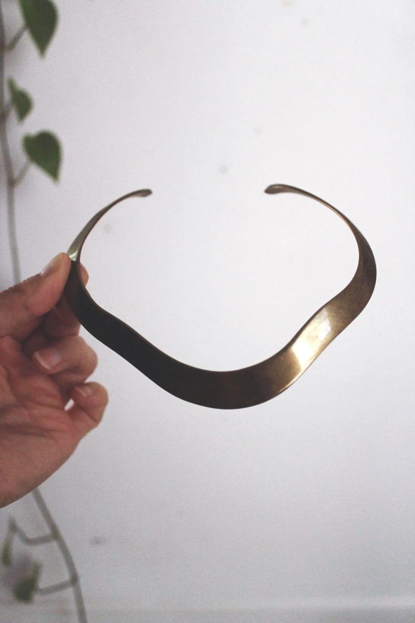 Minimalist Brass Torque Choker Necklace Wave Curved Collar Neck Cuff Vintage