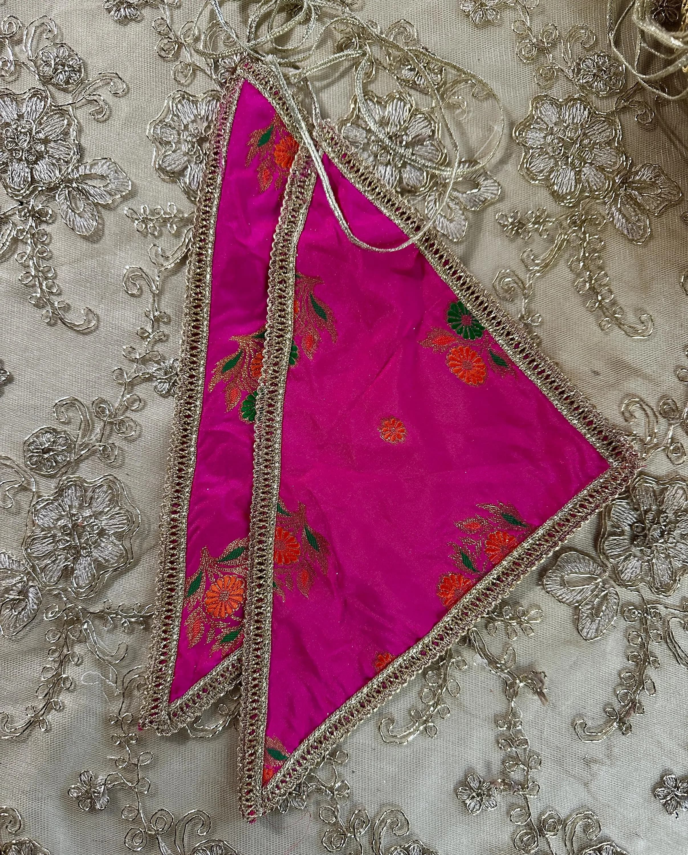 Elegant Hot Pink Henna Wrap – Beautiful and Decorative Wrapping for Henna and Gifts at Special Celebrations