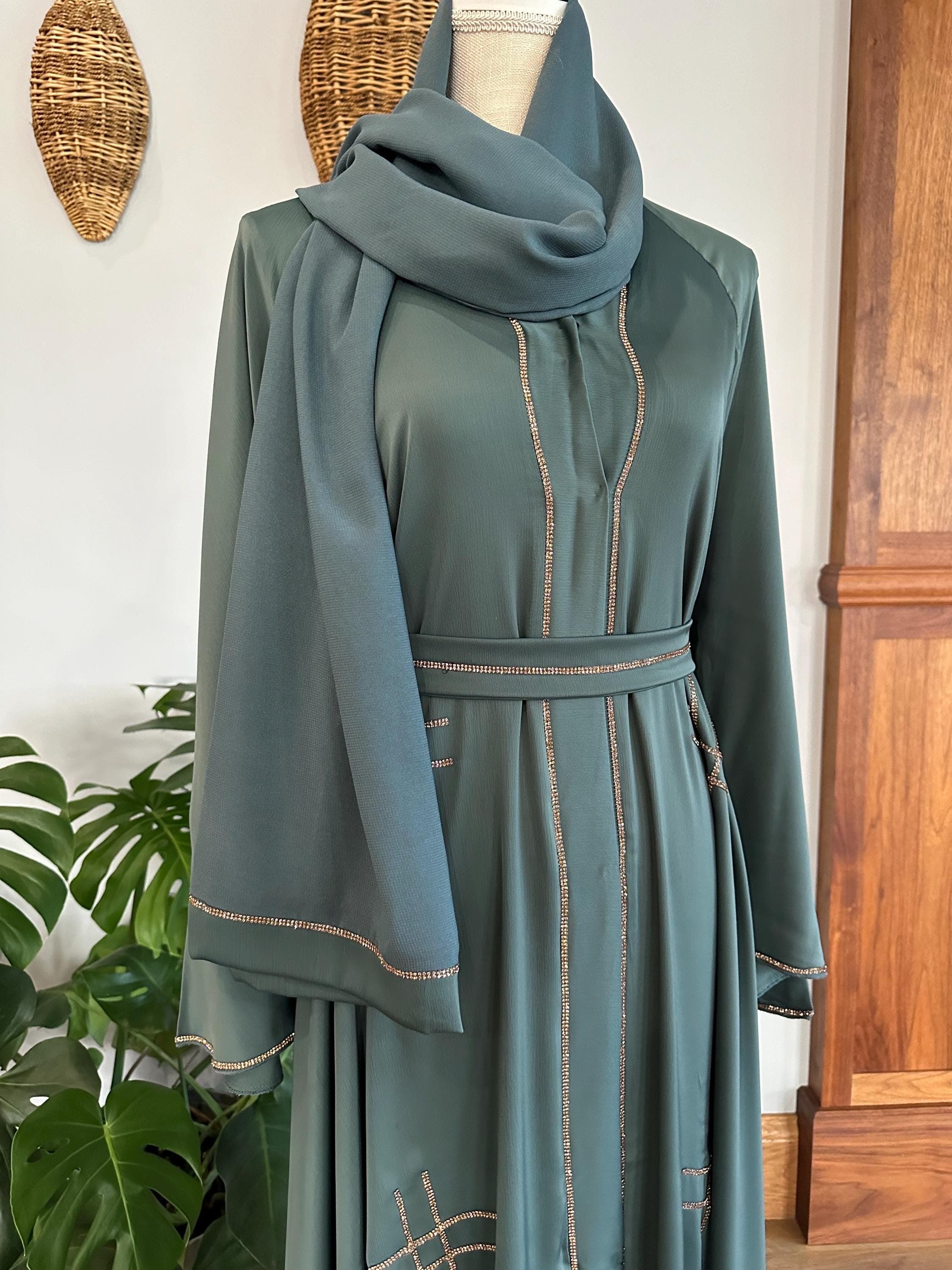 Green Dubai Abaya with Matching Belt & Headscarf - image 3