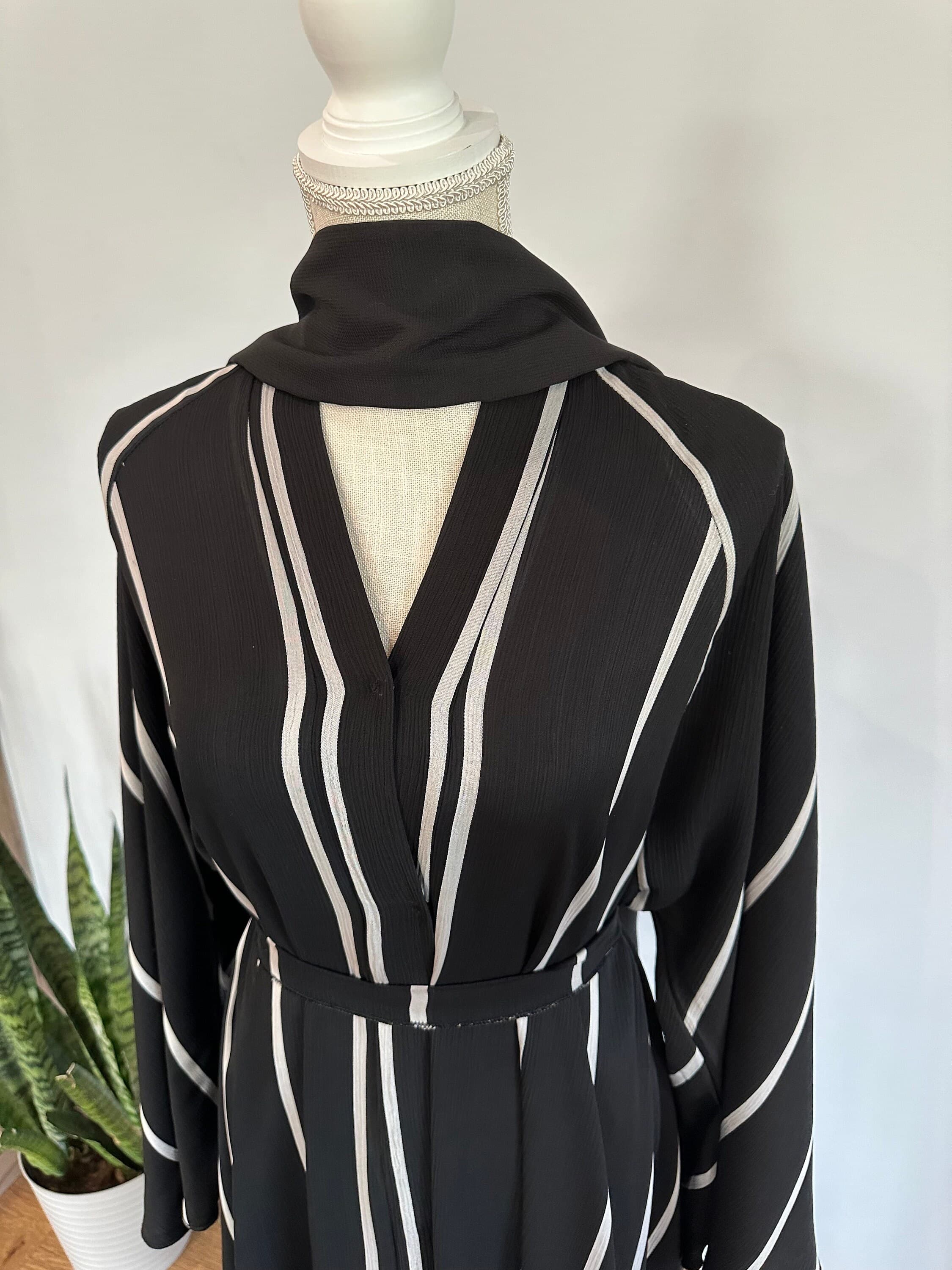 Black Striped Abaya with Belt & Headscarf: Modest Dubai Style - image 5