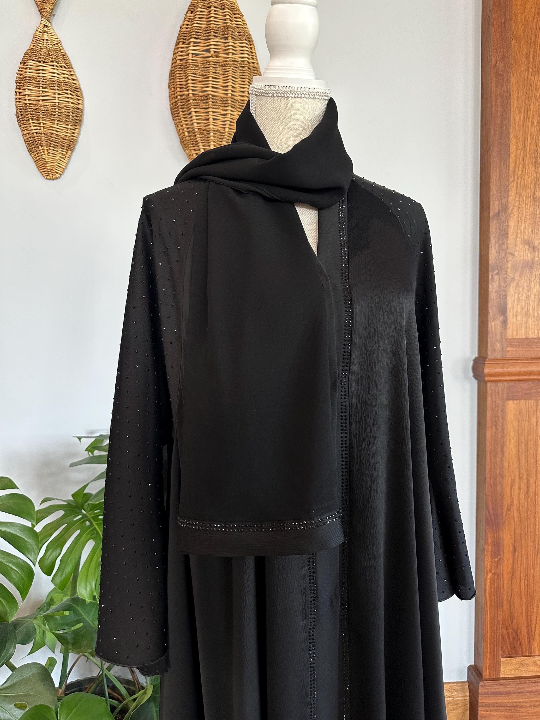 Black Bedazzled Abaya: Dubai Modest Dress with Headscarf & Belt - image 5