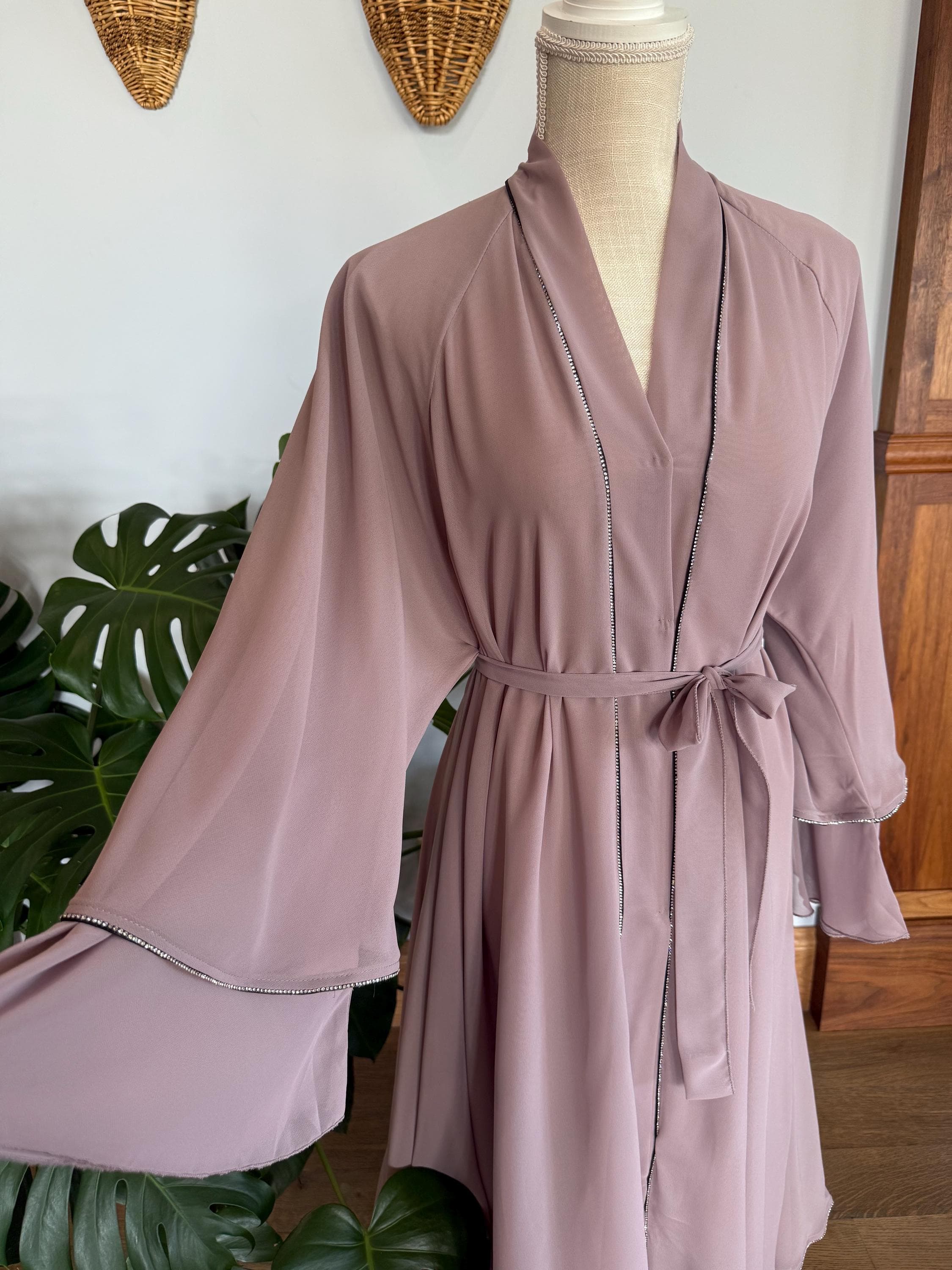 Dusty Pink Abaya: Layered Dubai Style, Matching Belt, Headscarf - image 3