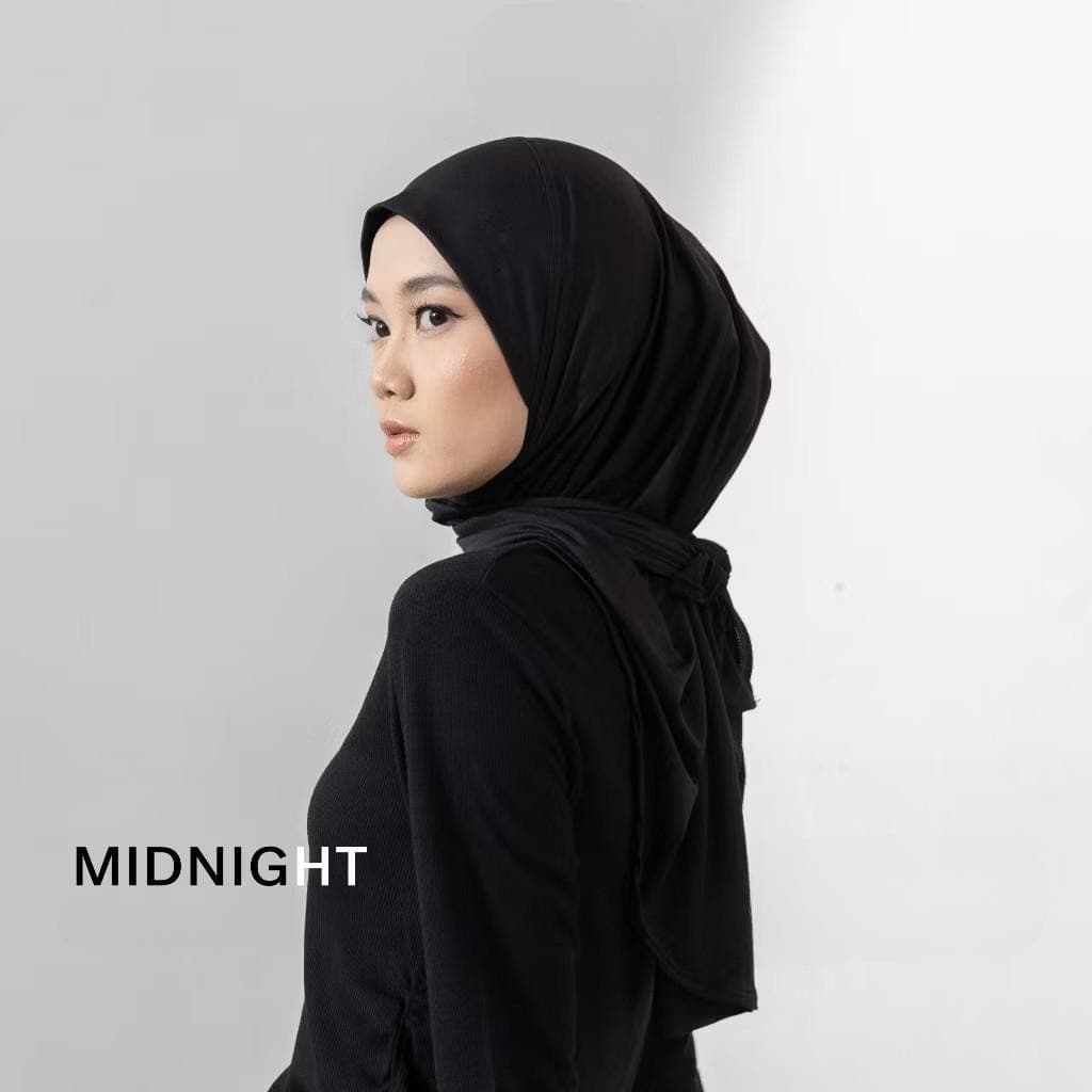 Woman wearing slip-on black sport hijab made of ultralite spandex polyester fabric