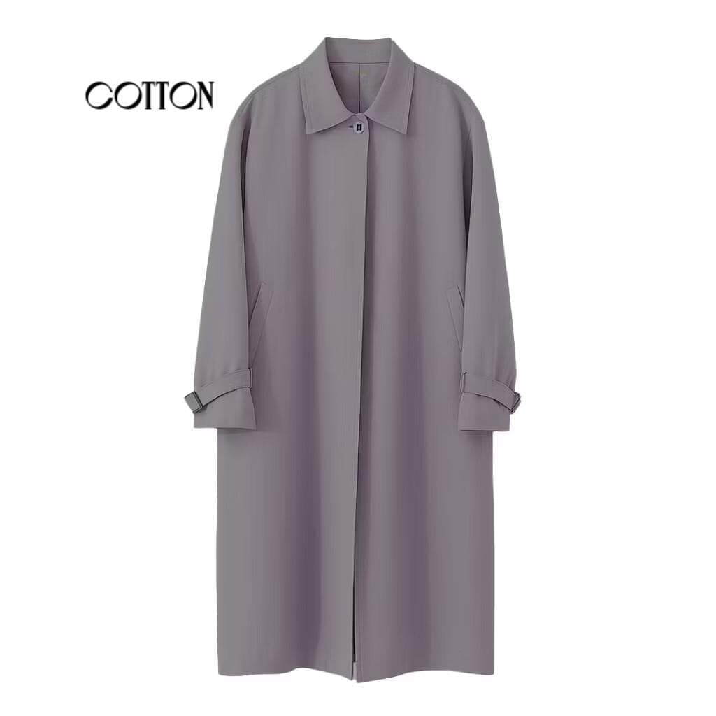 Oversized trench coat in black wool and silk blend with button closure and adjustable sleeve buckle